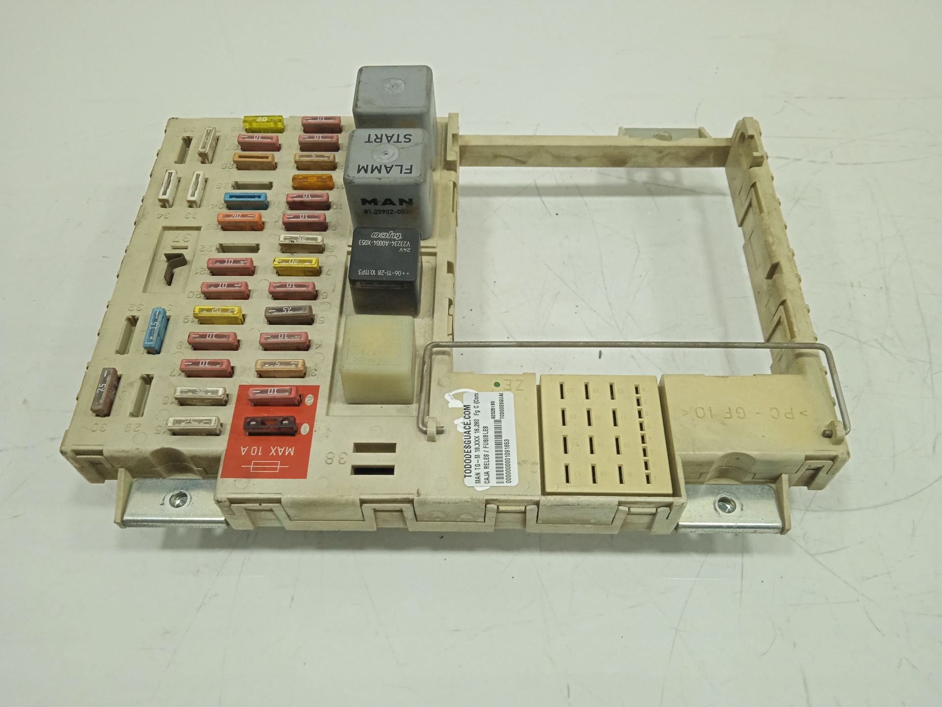 Caja reles / fusibles man tgm 18.xxx 18.280  fg c (compact)
