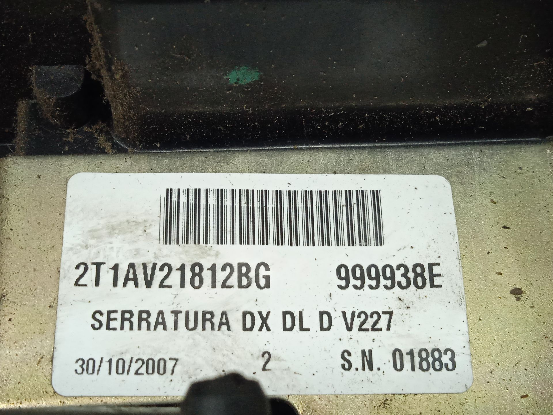 Cerradura puerta delantera derecha furgón (2006)