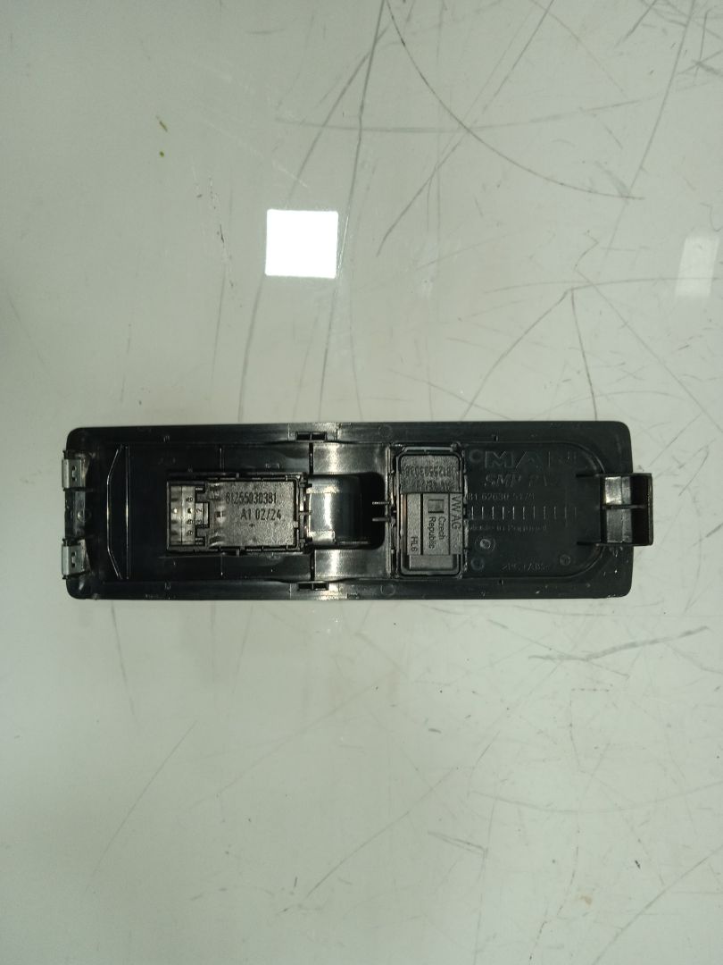 Mando elevalunas delantero derecho man tgx 33.xxx (2007) fg    6x4   bl xl