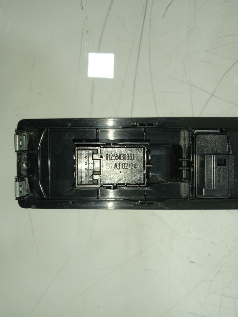 Mando elevalunas delantero derecho man tgx 33.xxx (2007) fg    6x4   bl xl
