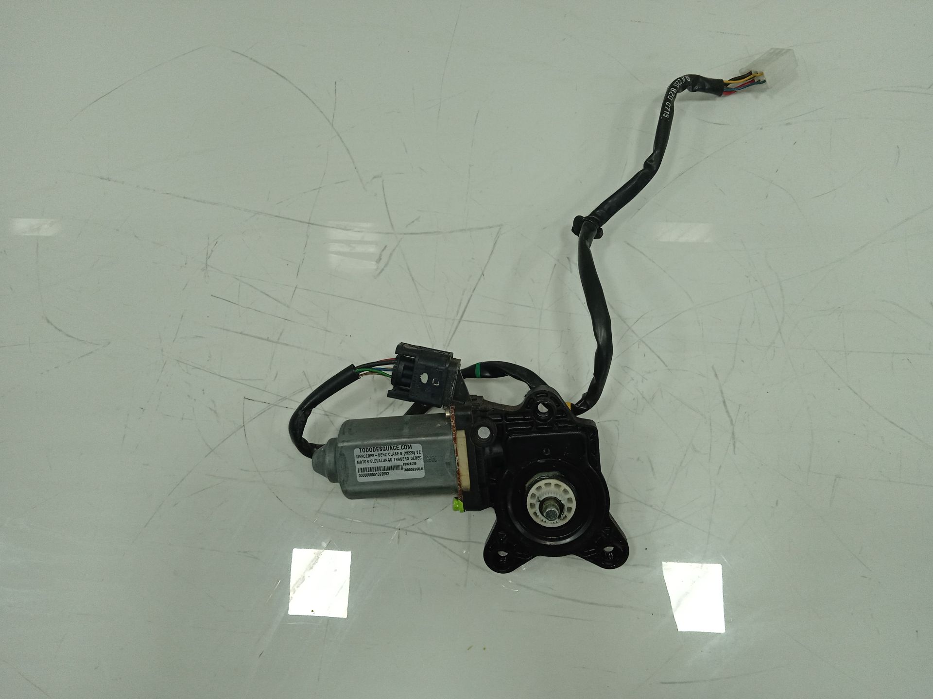 Motor elevalunas trasero derecho mercedes-benz clase s (bm 220) berlina 320 (220.065)