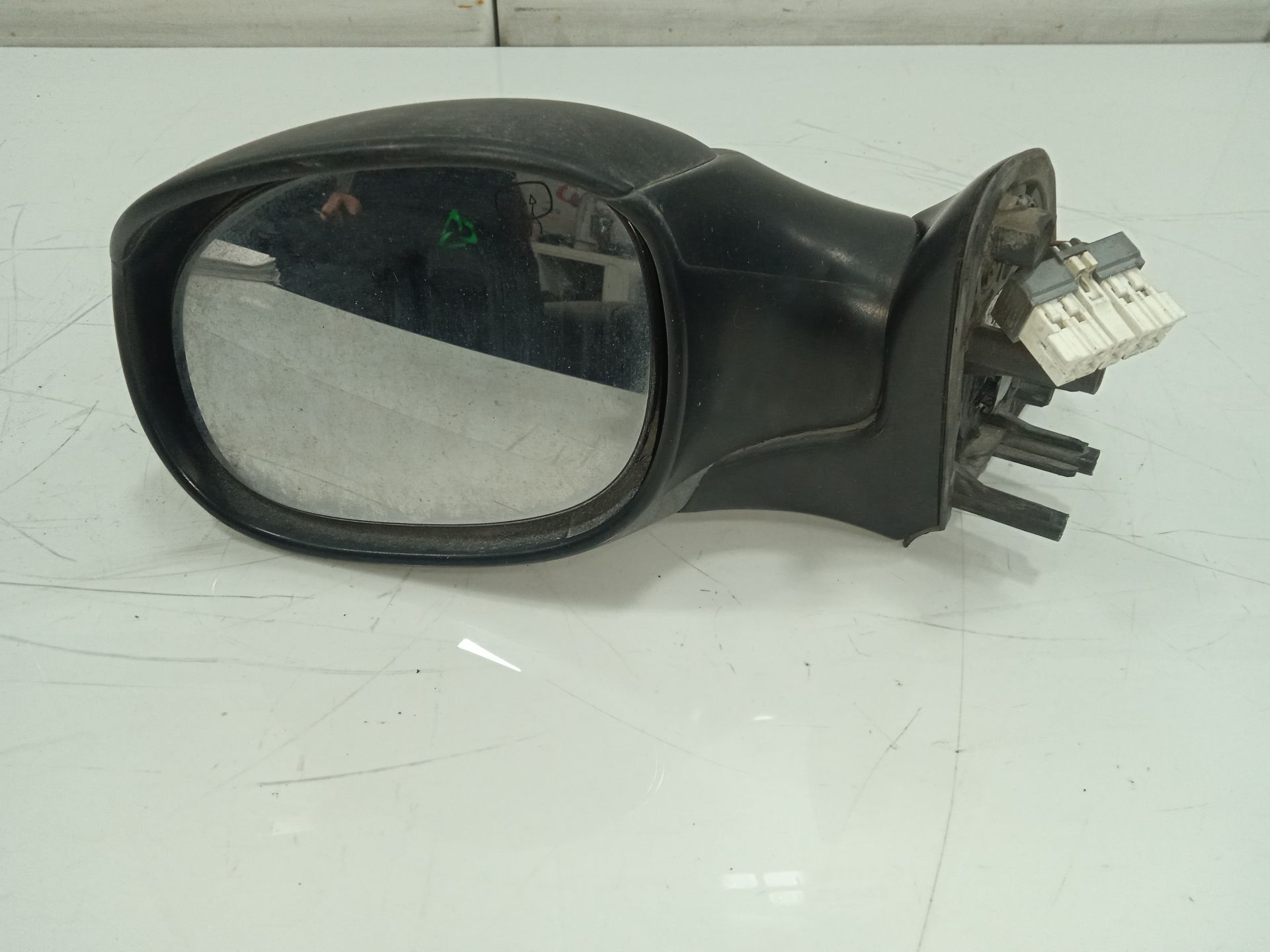Retrovisor izquierdo   no identificado