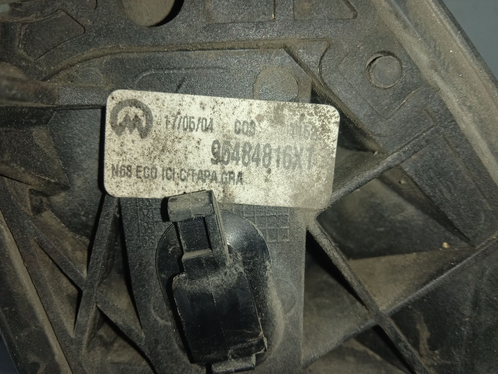 Retrovisor izquierdo   no identificado