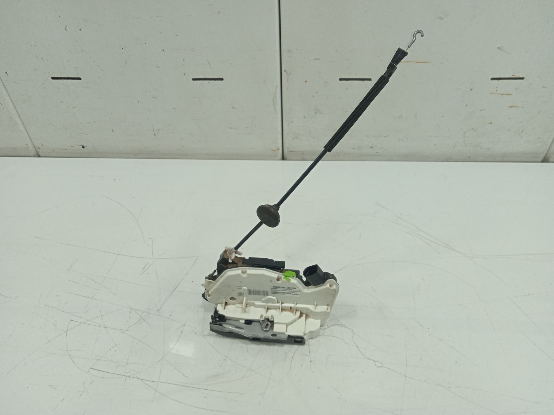 Cerradura puerta trasera izquierda volkswagen tiguan (5n2) country 4motion bluemotion