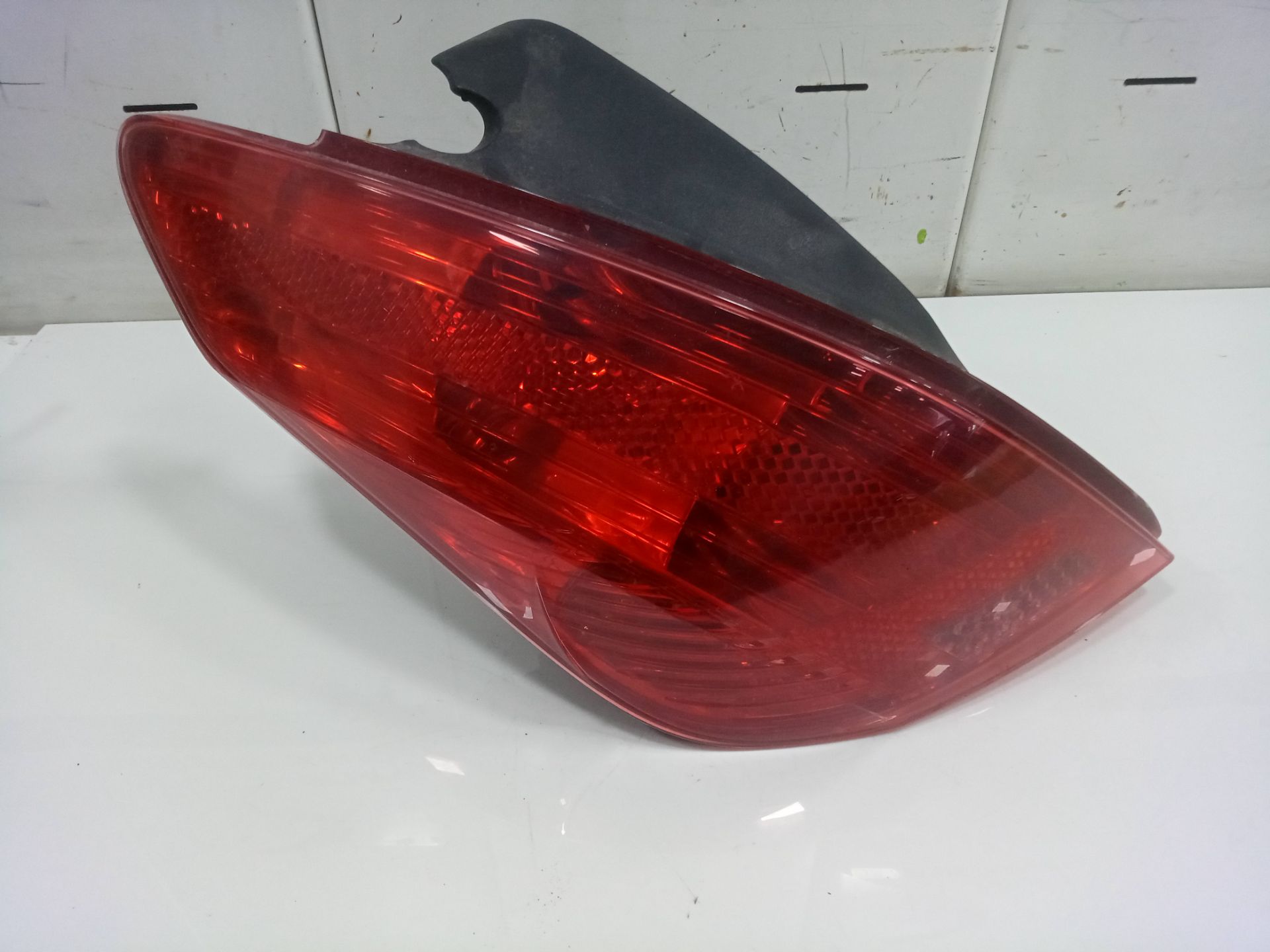 Piloto trasero izquierdo peugeot 308 confort