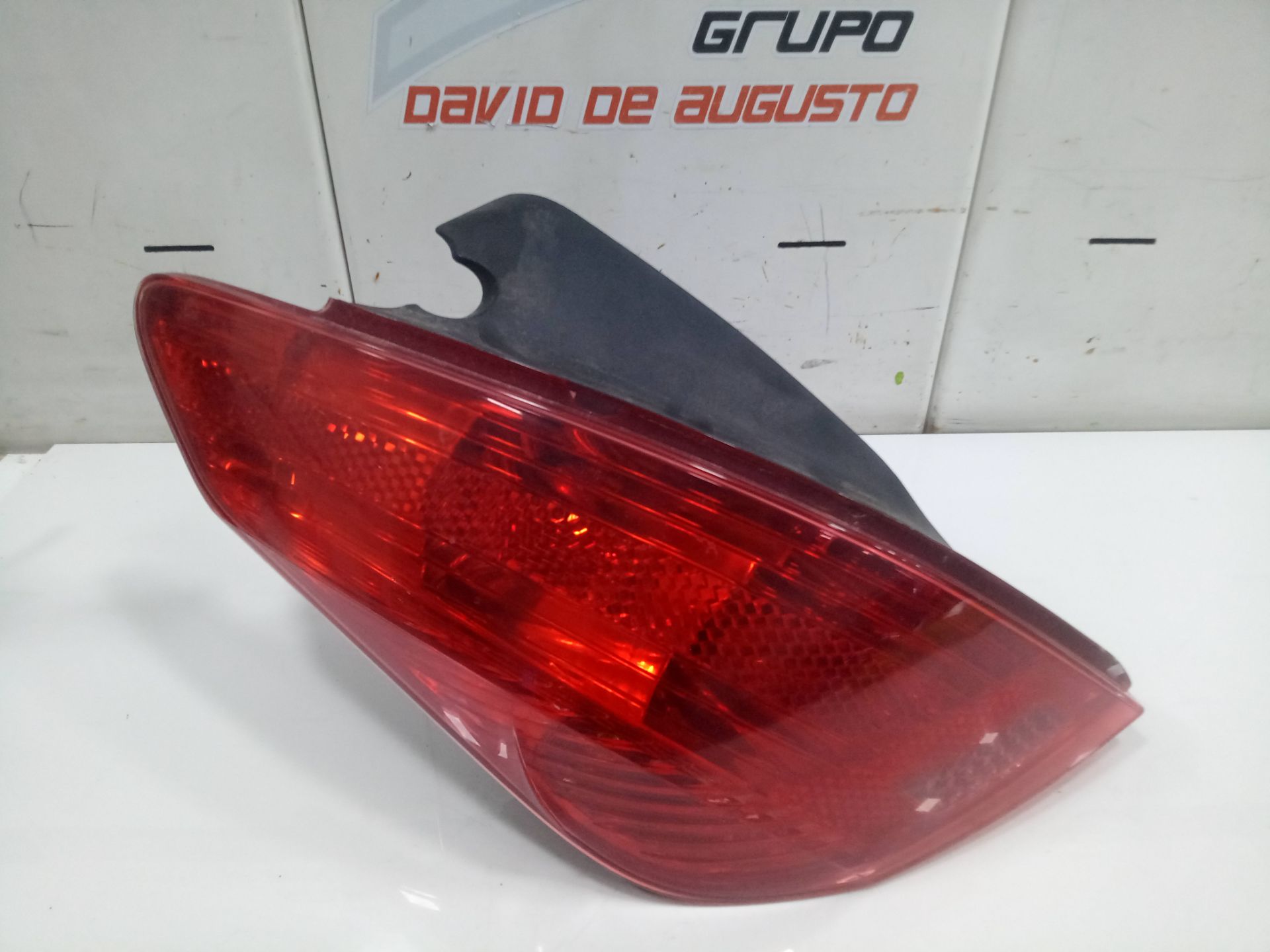 Piloto trasero izquierdo peugeot 308 confort