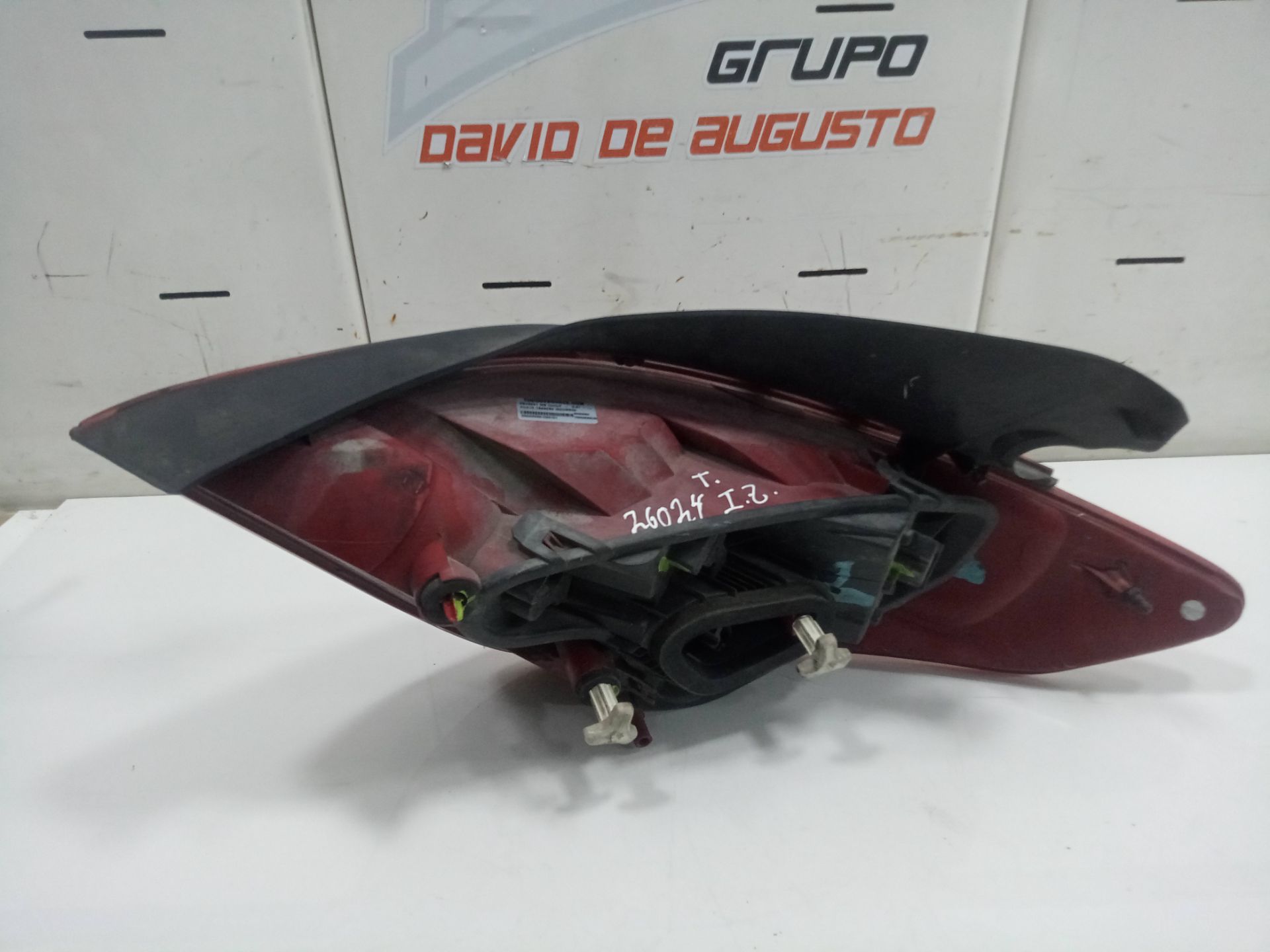 Piloto trasero izquierdo peugeot 308 confort