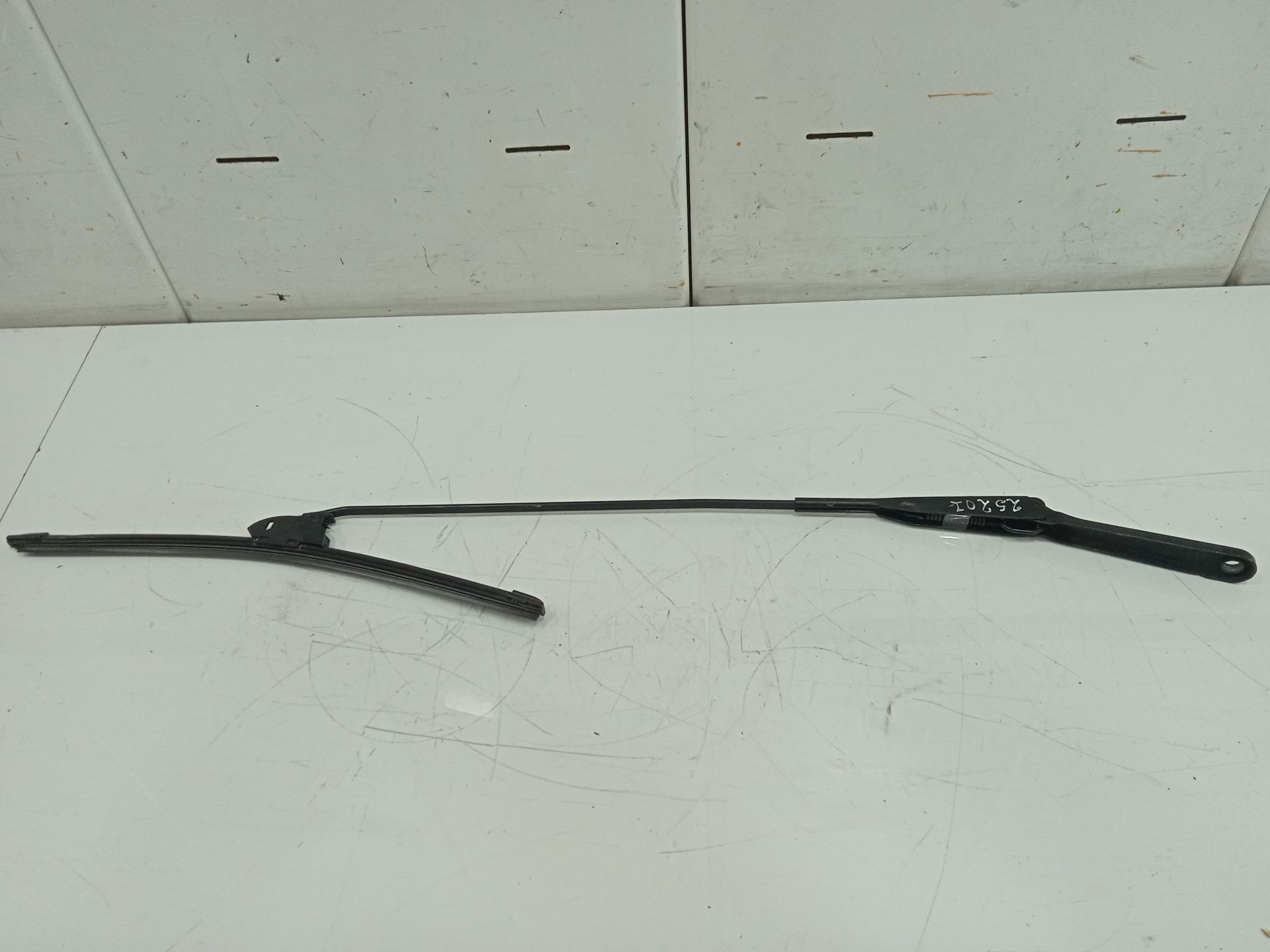 Brazo limpia delantero izquierdo l1h1   caja cerrada corto