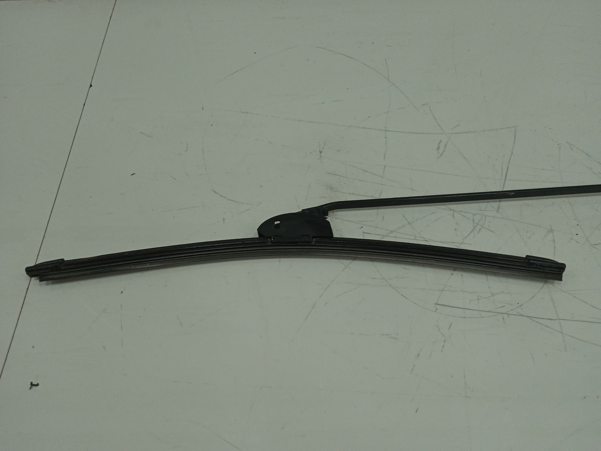 Brazo limpia delantero izquierdo l1h1   caja cerrada corto