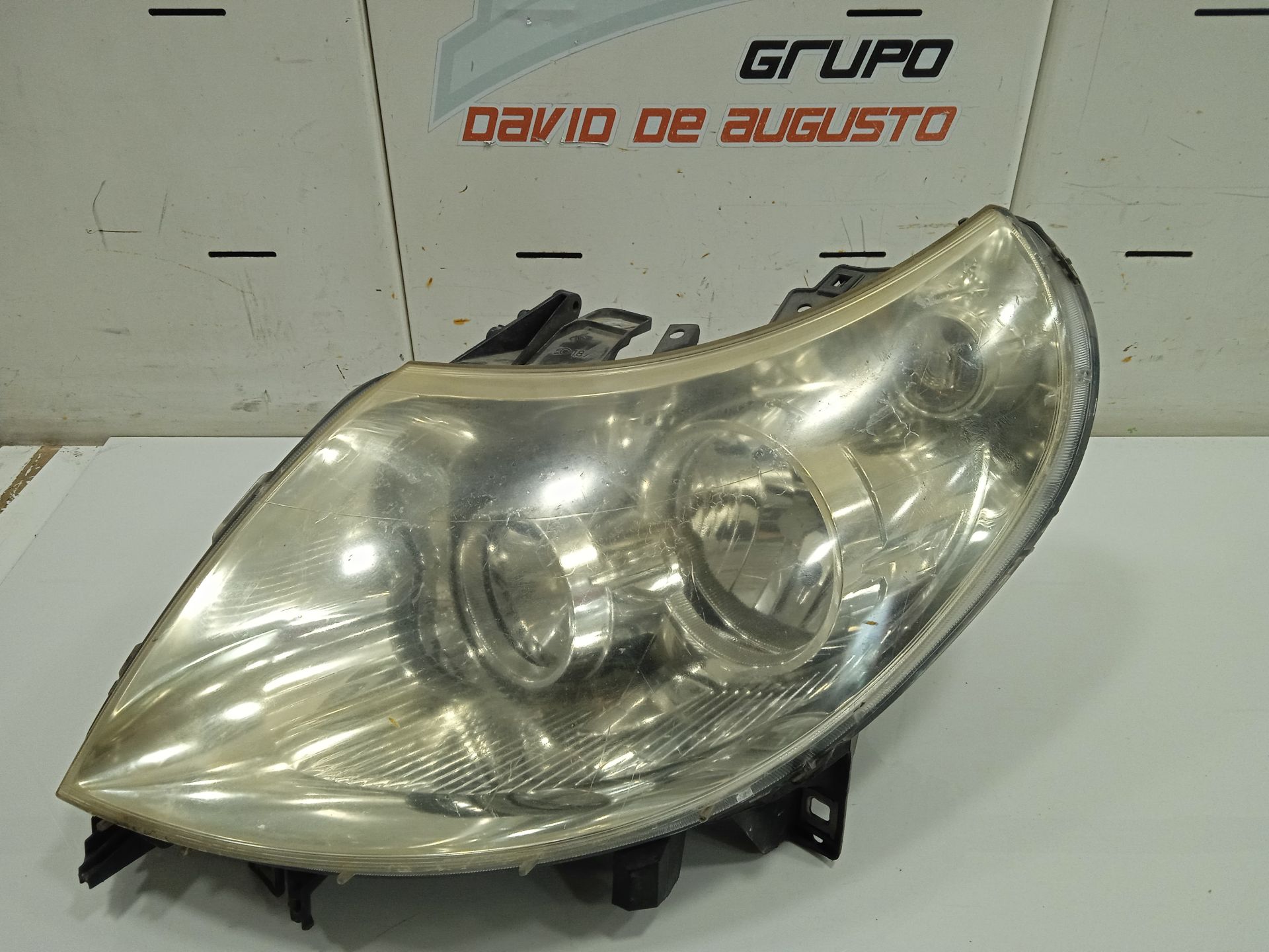Faro izquierdo   no identificado