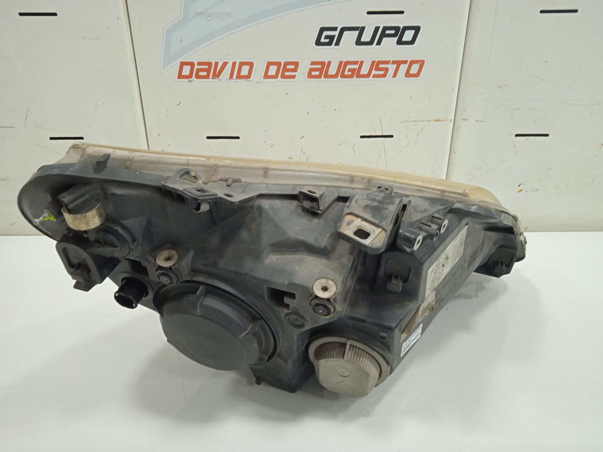 Faro izquierdo   no identificado