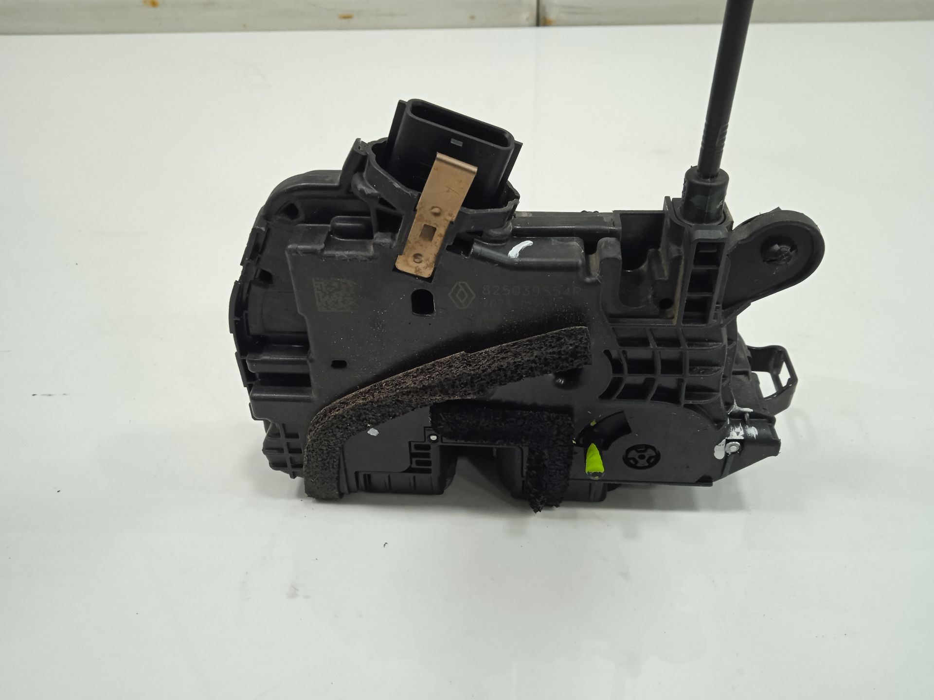 Cerradura puerta trasera izquierda renault  no identificado