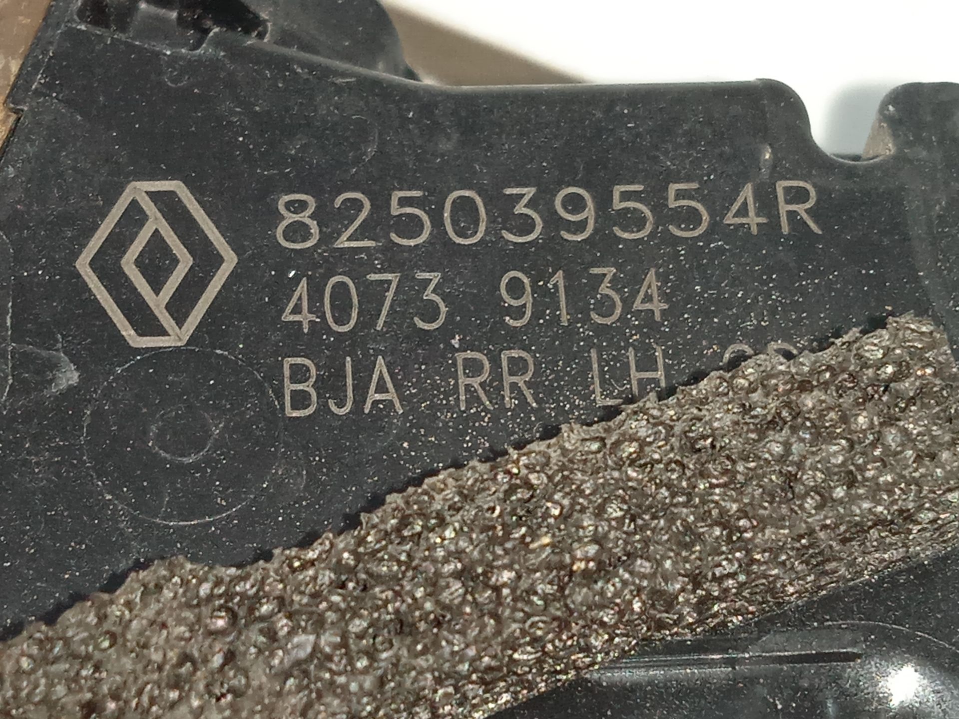 Cerradura puerta trasera izquierda renault  no identificado