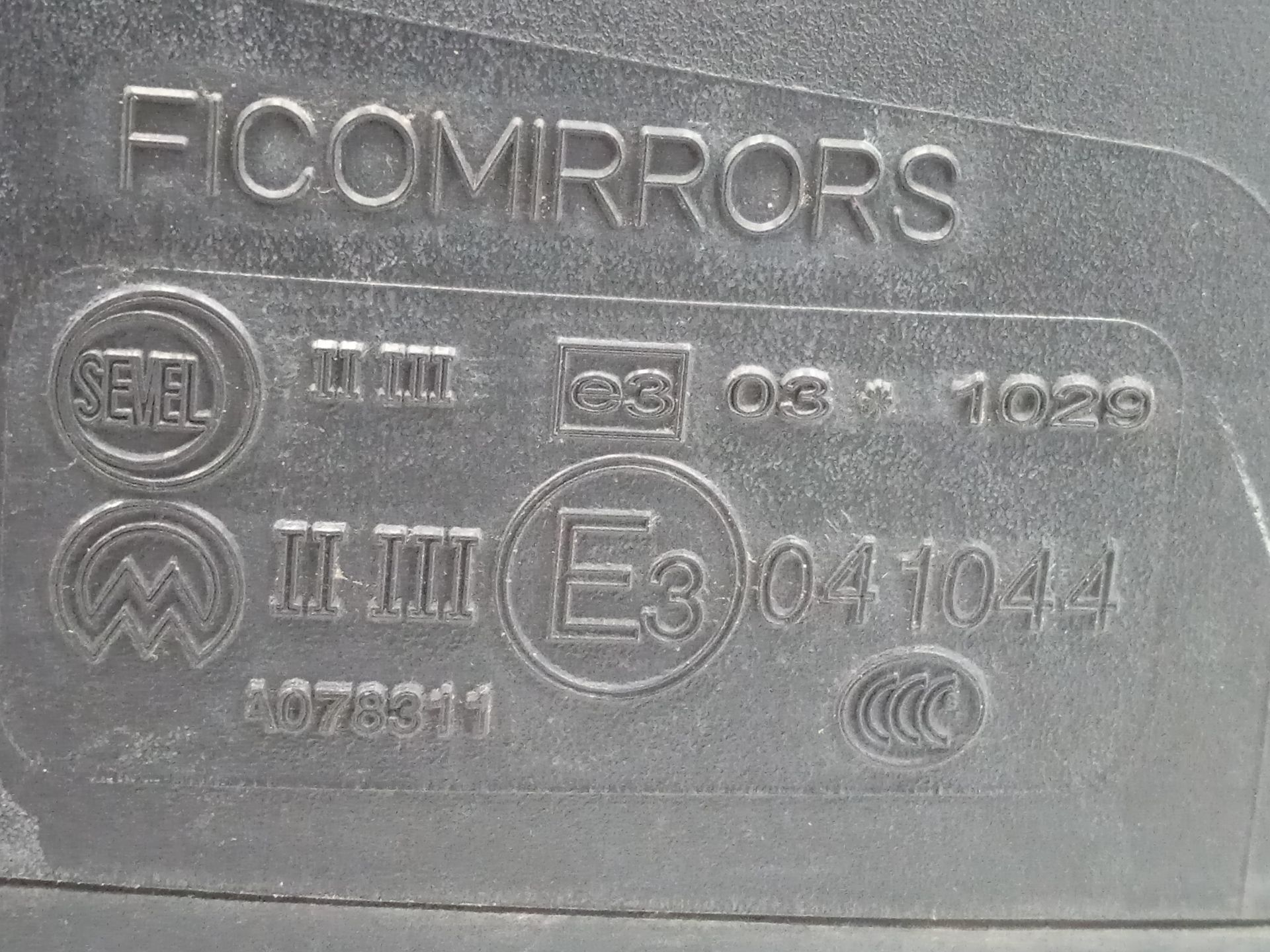 Retrovisor izquierdo   no identificado