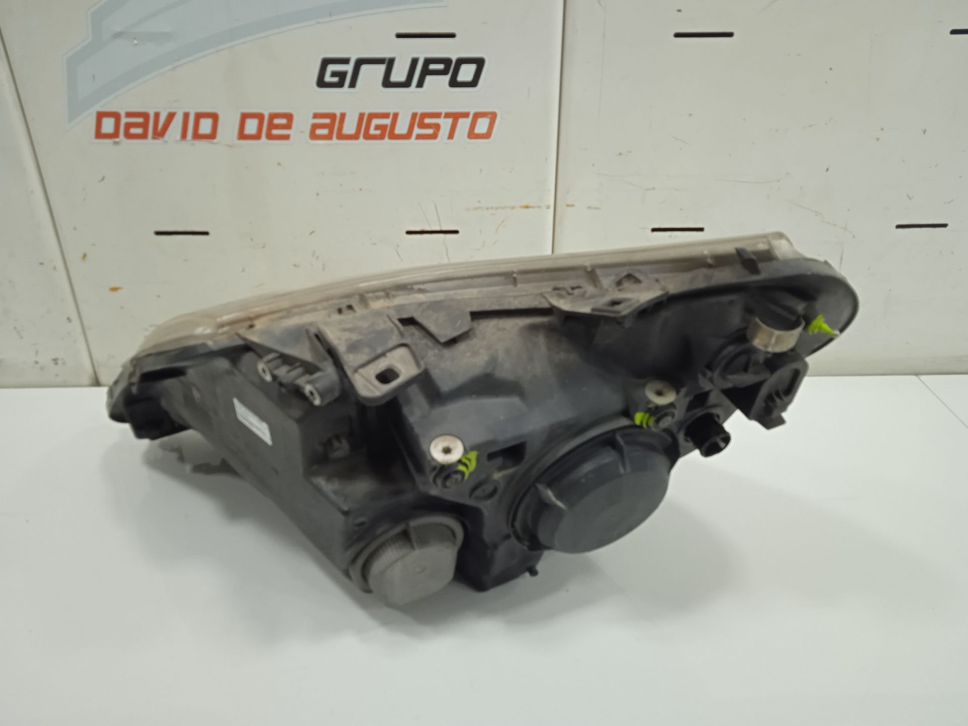 Faro derecho   no identificado