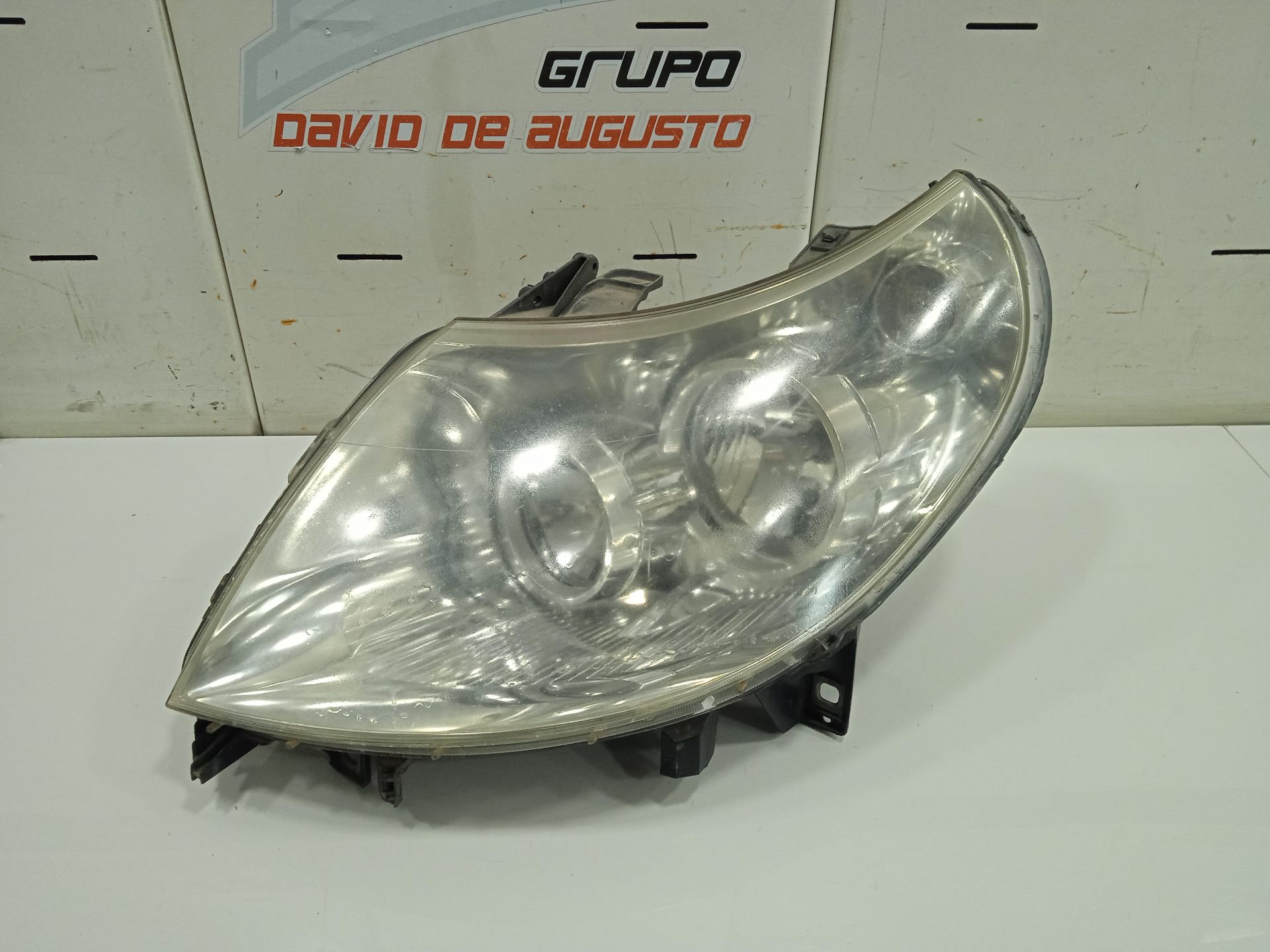 Faro izquierdo   no identificado