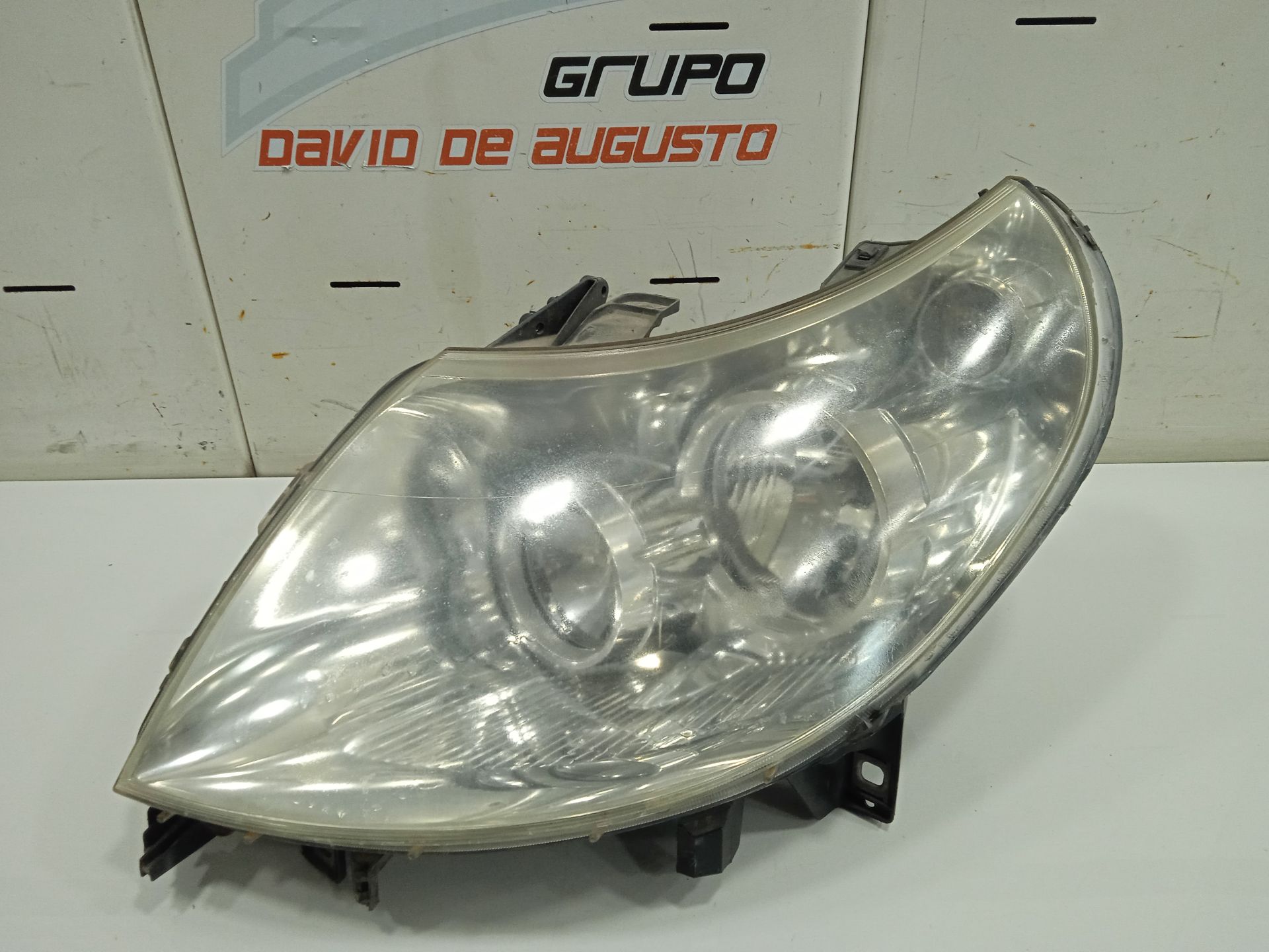 Faro izquierdo   no identificado
