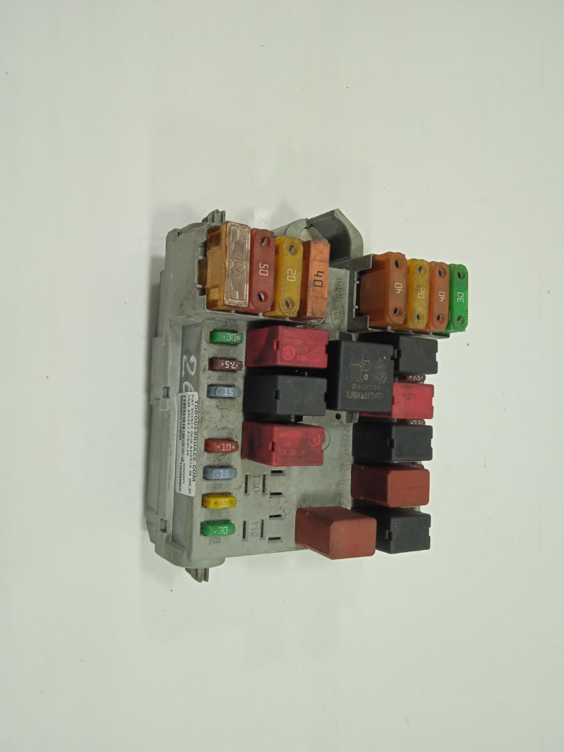 Caja reles / fusibles   no identificado