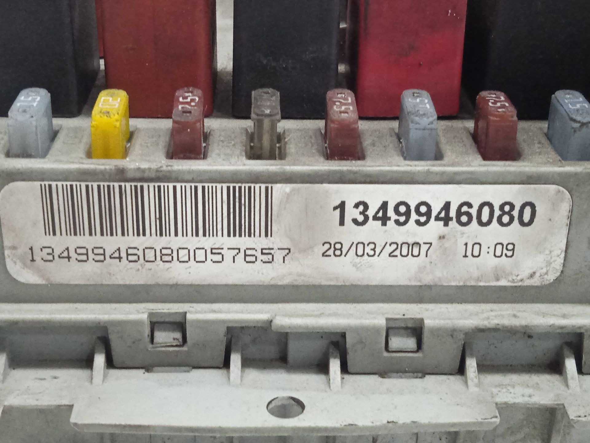 Caja reles / fusibles   no identificado