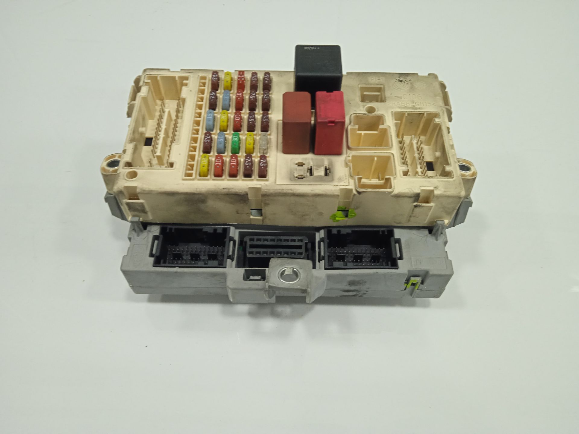 Caja reles / fusibles   no identificado