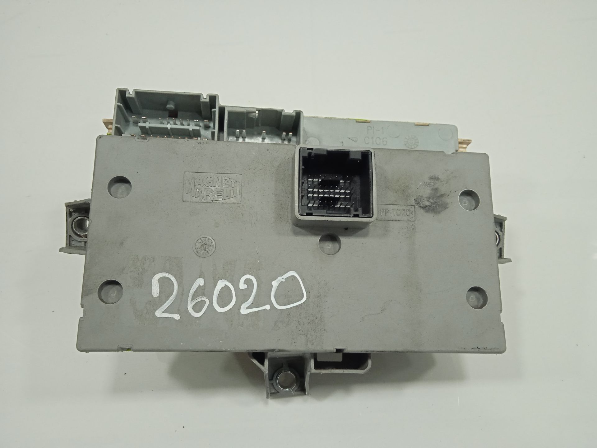 Caja reles / fusibles   no identificado