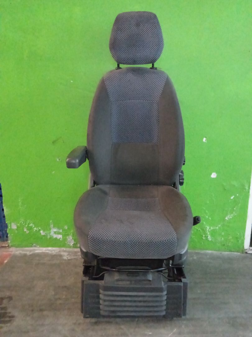 Asiento delantero izquierdo   no identificado