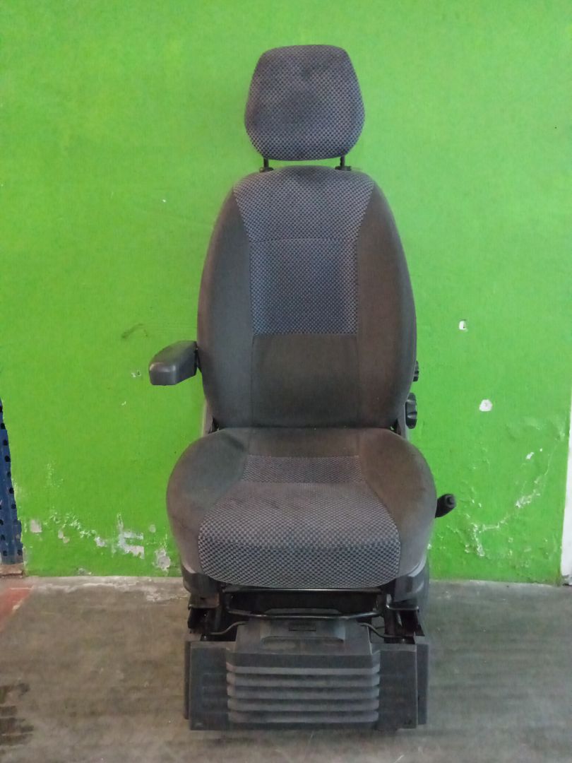Asiento delantero izquierdo   no identificado