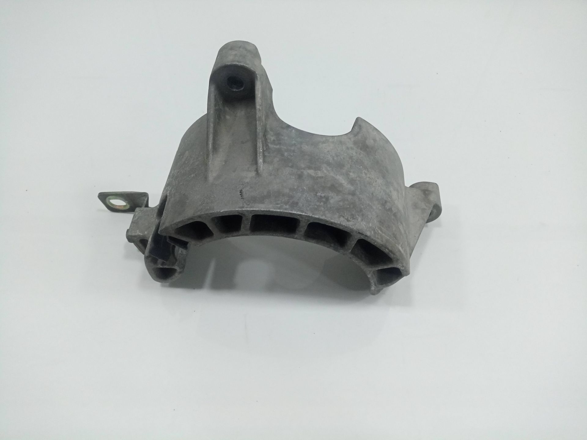 Soporte alternador porsche cayenne (tipo 9pa) s