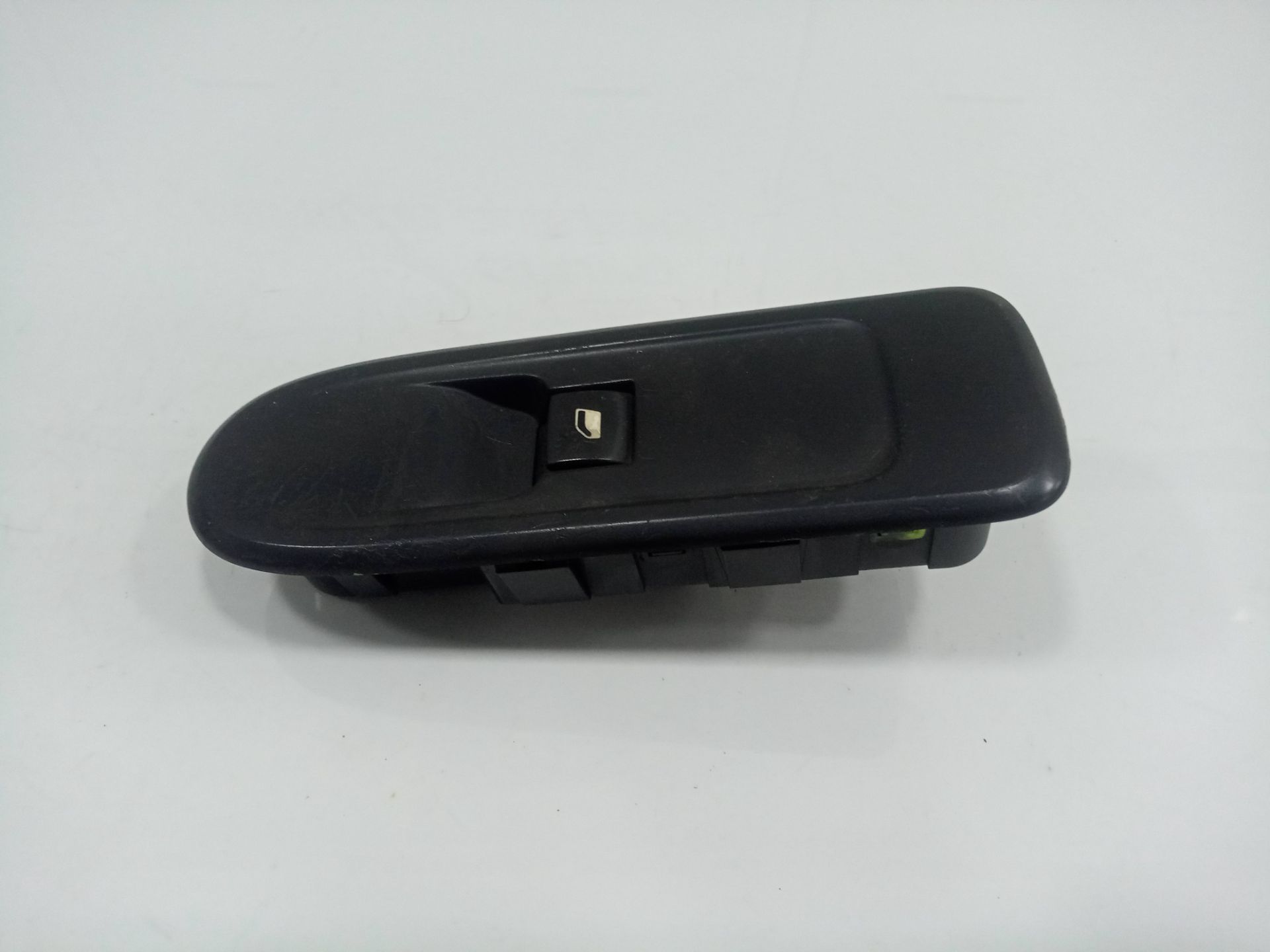 Mando elevalunas delantero derecho peugeot 308 confort