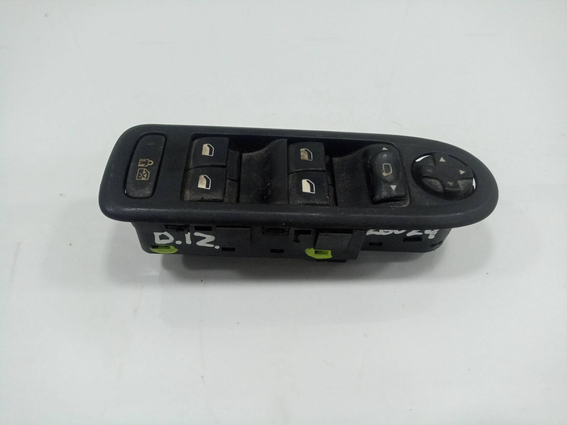 Mando elevalunas delantero izquierdo peugeot 308 confort