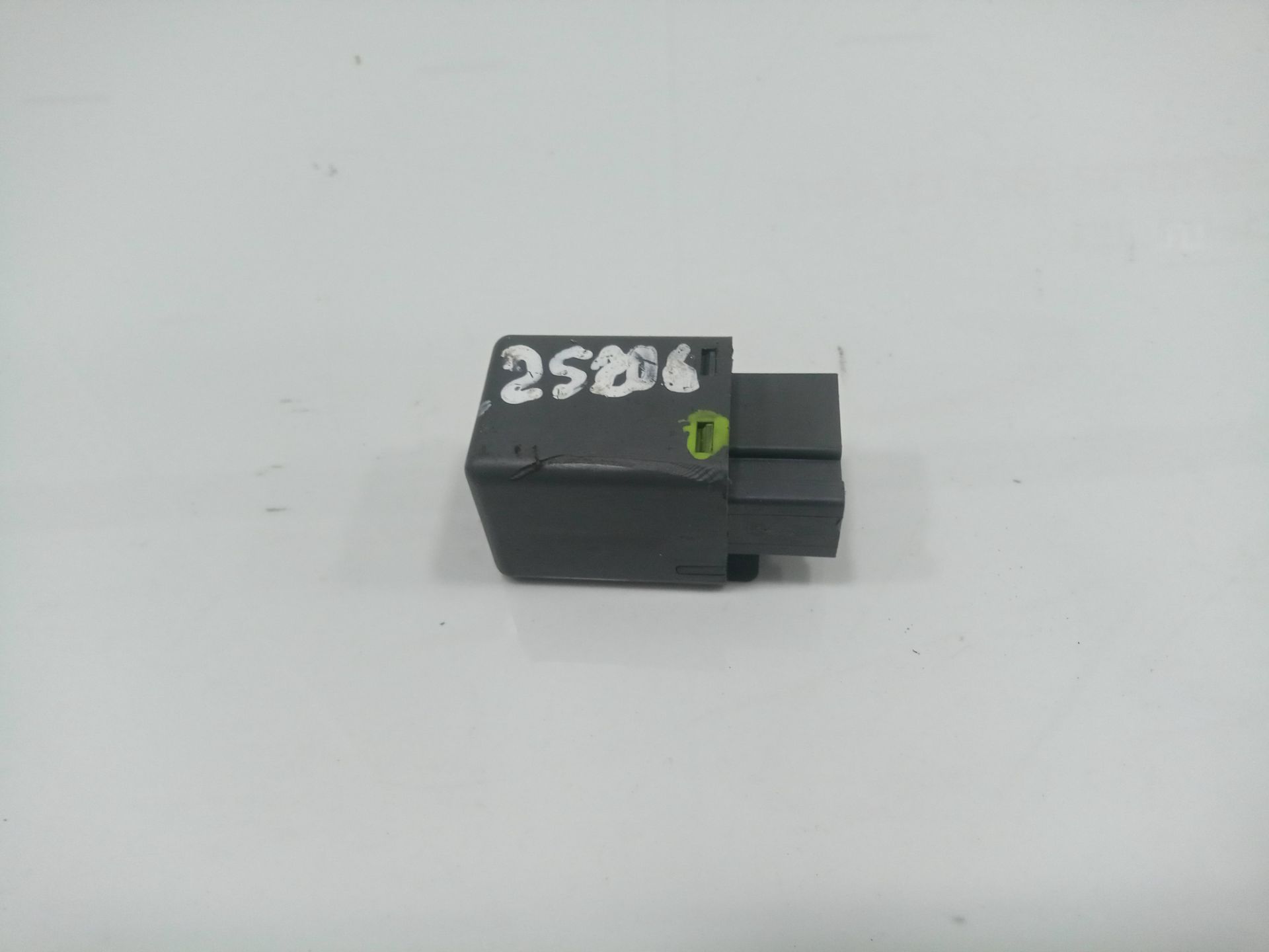 Rele nissan micra (k14) acenta
