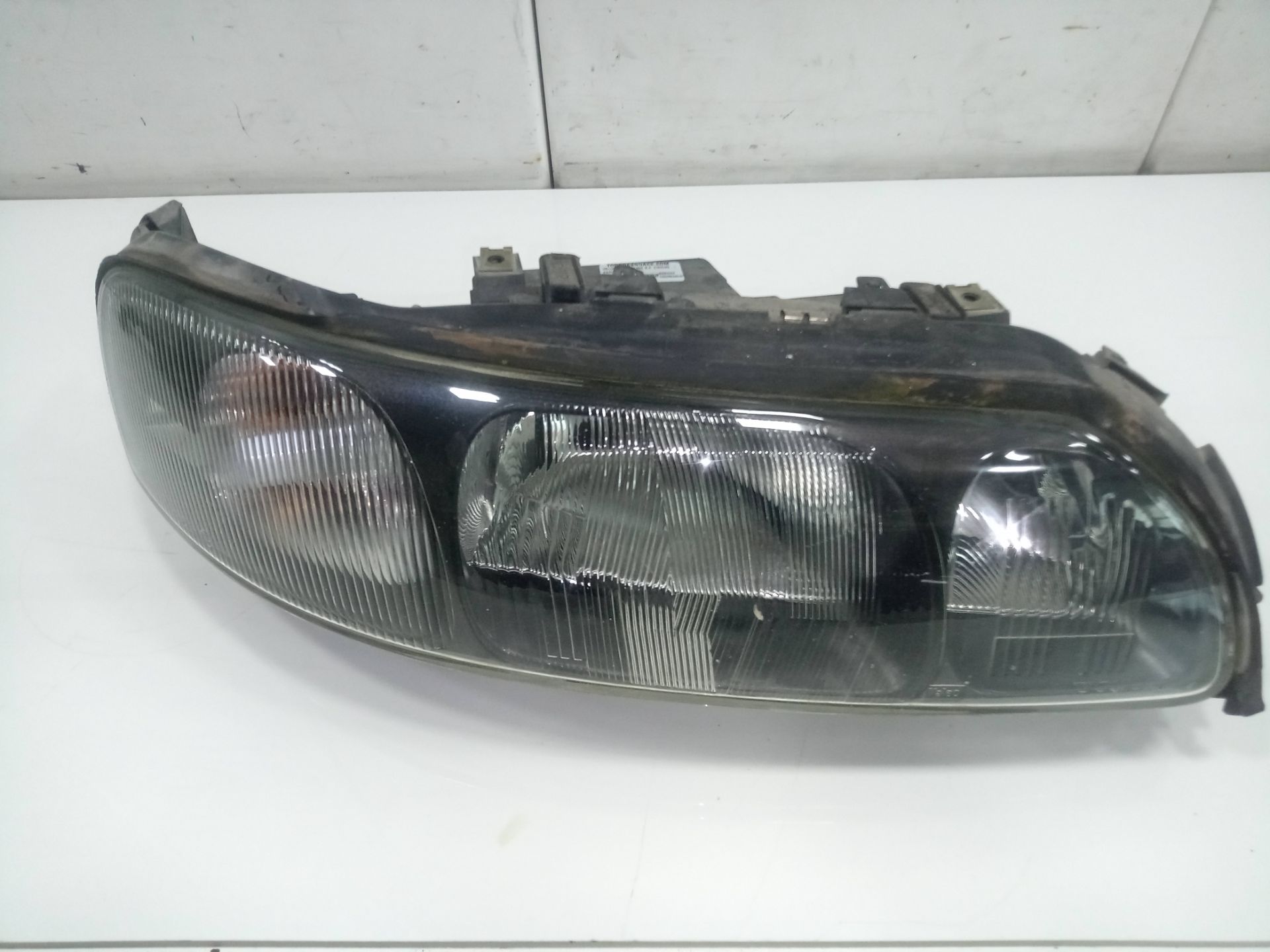 Faro derecho volvo s60 berlina 2.4  (103kw)