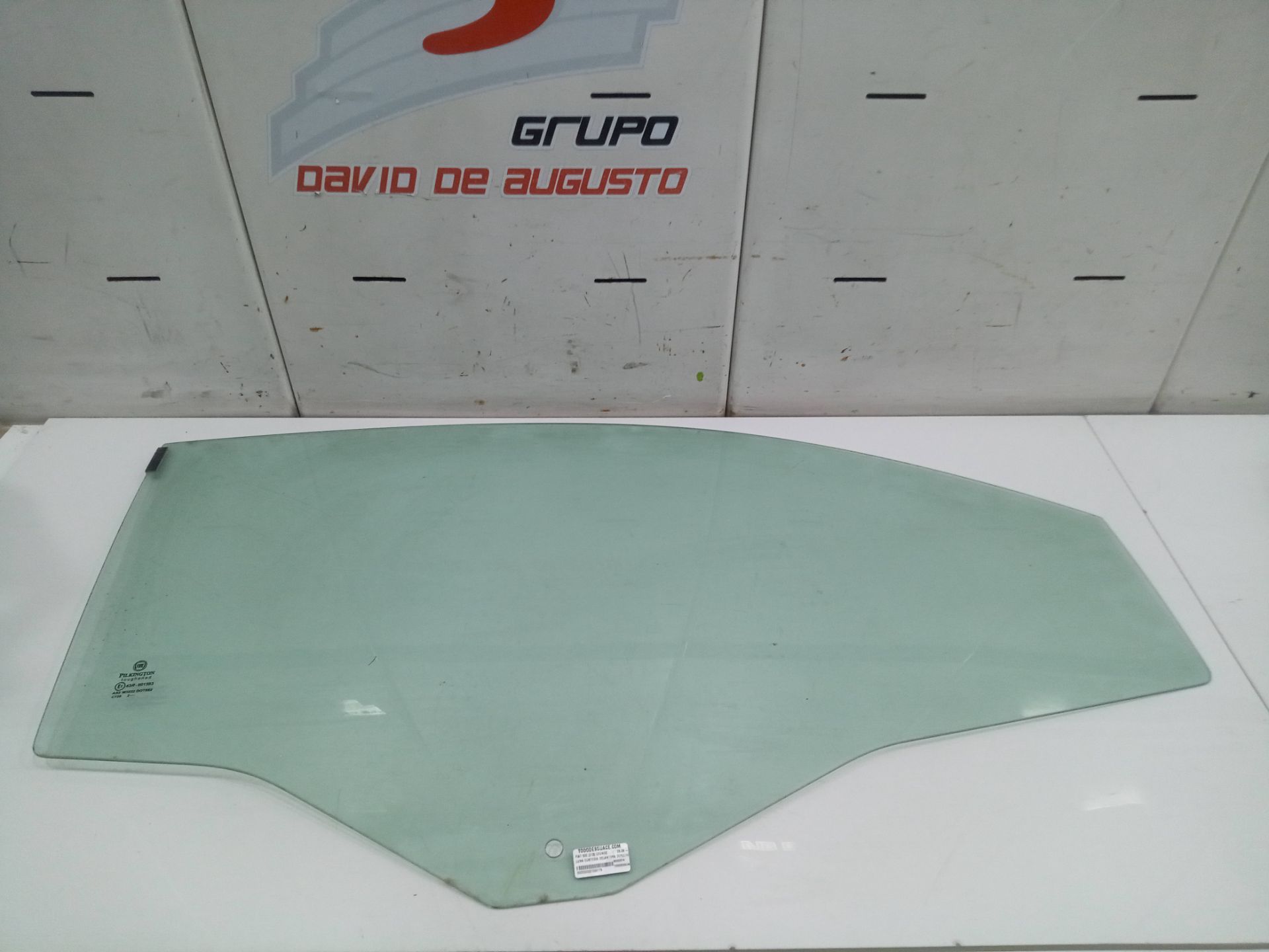 Luna custodia delantera derecha fiat  no identificado
