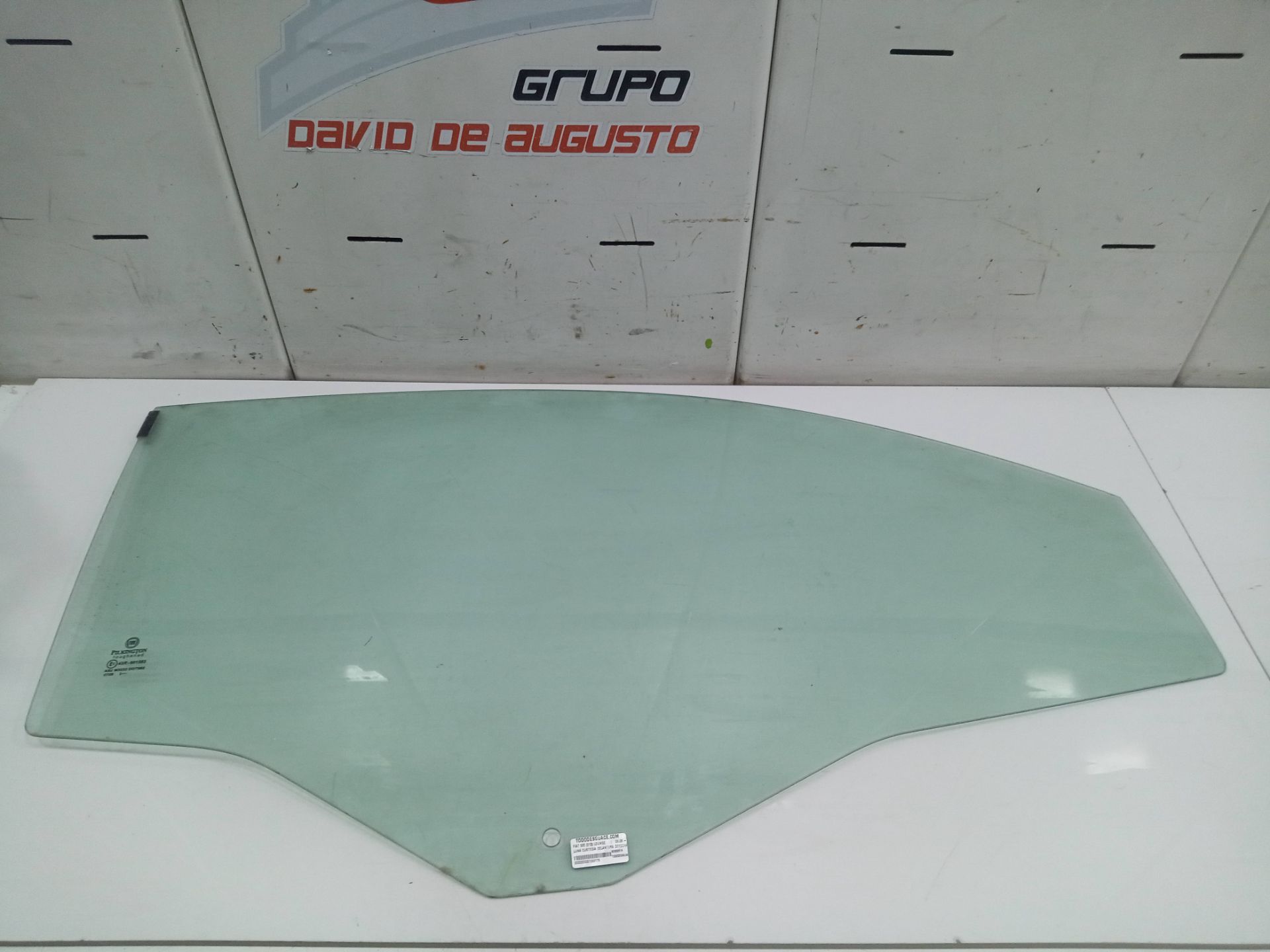 Luna custodia delantera derecha fiat  no identificado
