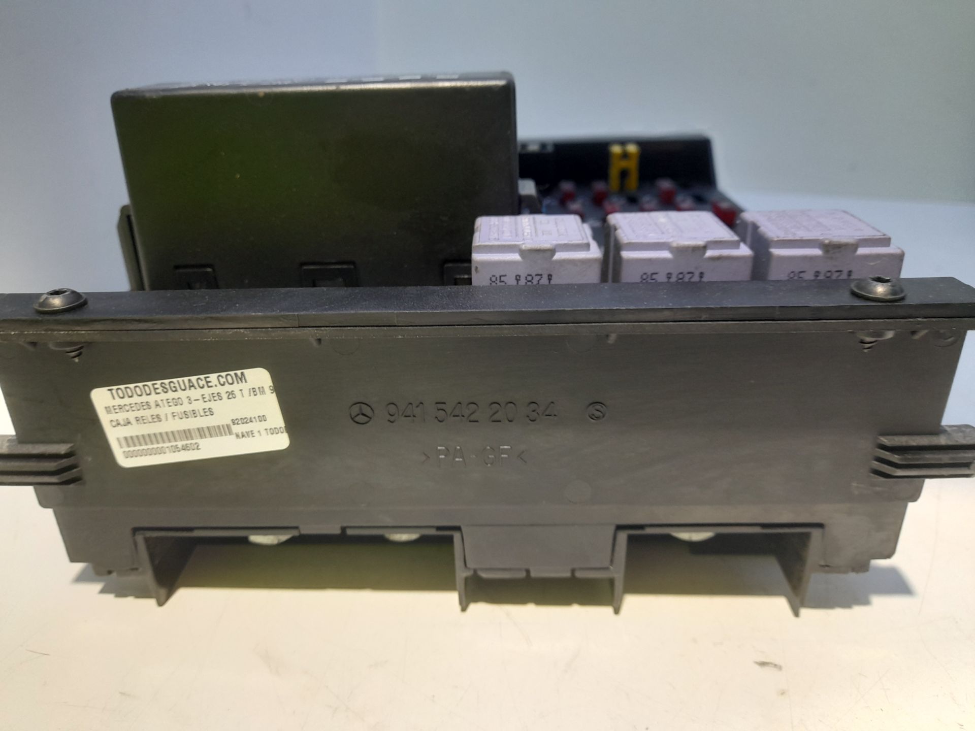Caja reles / fusibles mercedes-benz atego 3-ejes 26 t bm 95024 (1998) 2528  (6x2)       om 906 la l 