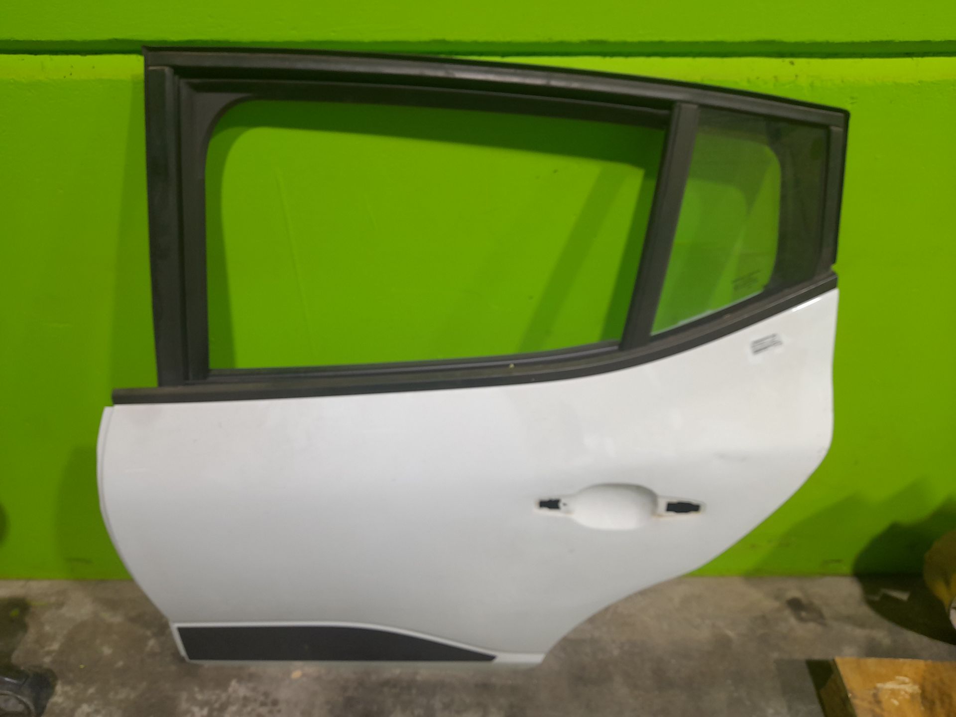 Puerta trasera izquierda dacia sandero iii 