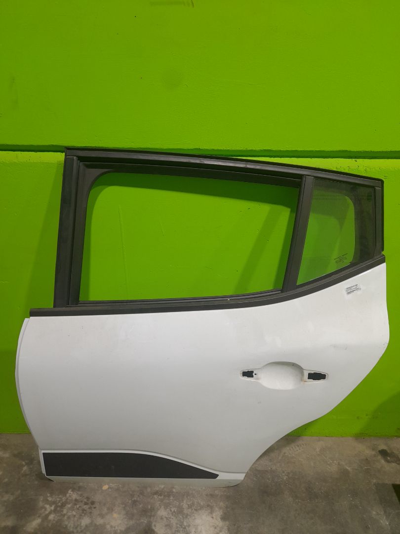 Puerta trasera izquierda dacia sandero iii 