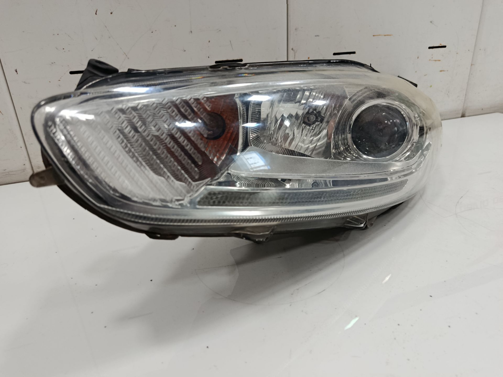 Faro izquierdo ford fiesta (cnn) black edition