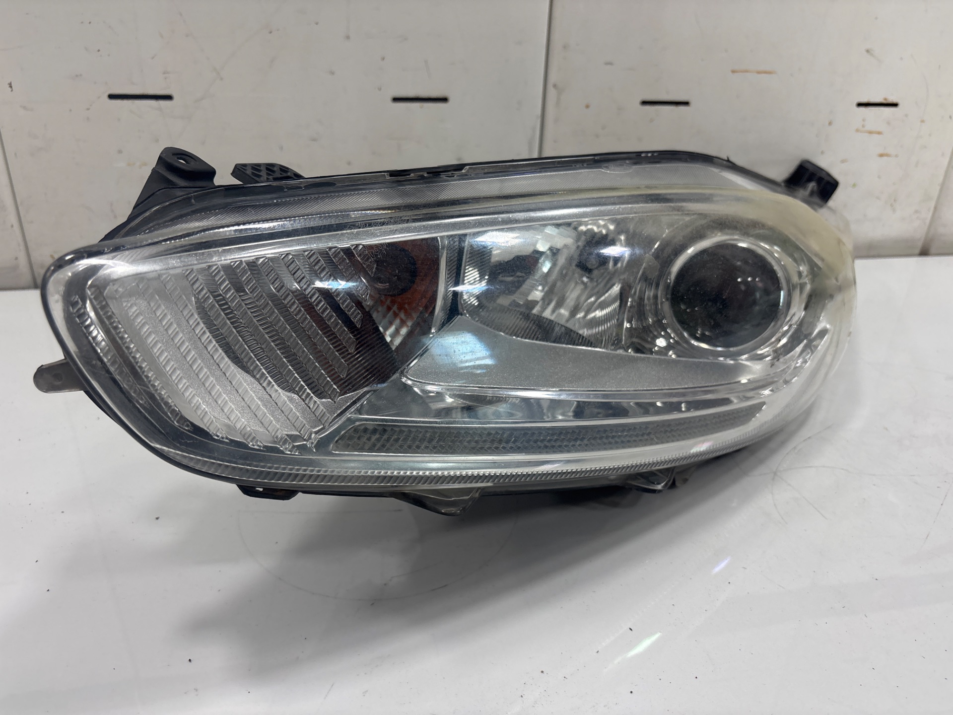 Faro izquierdo ford fiesta (cnn) black edition