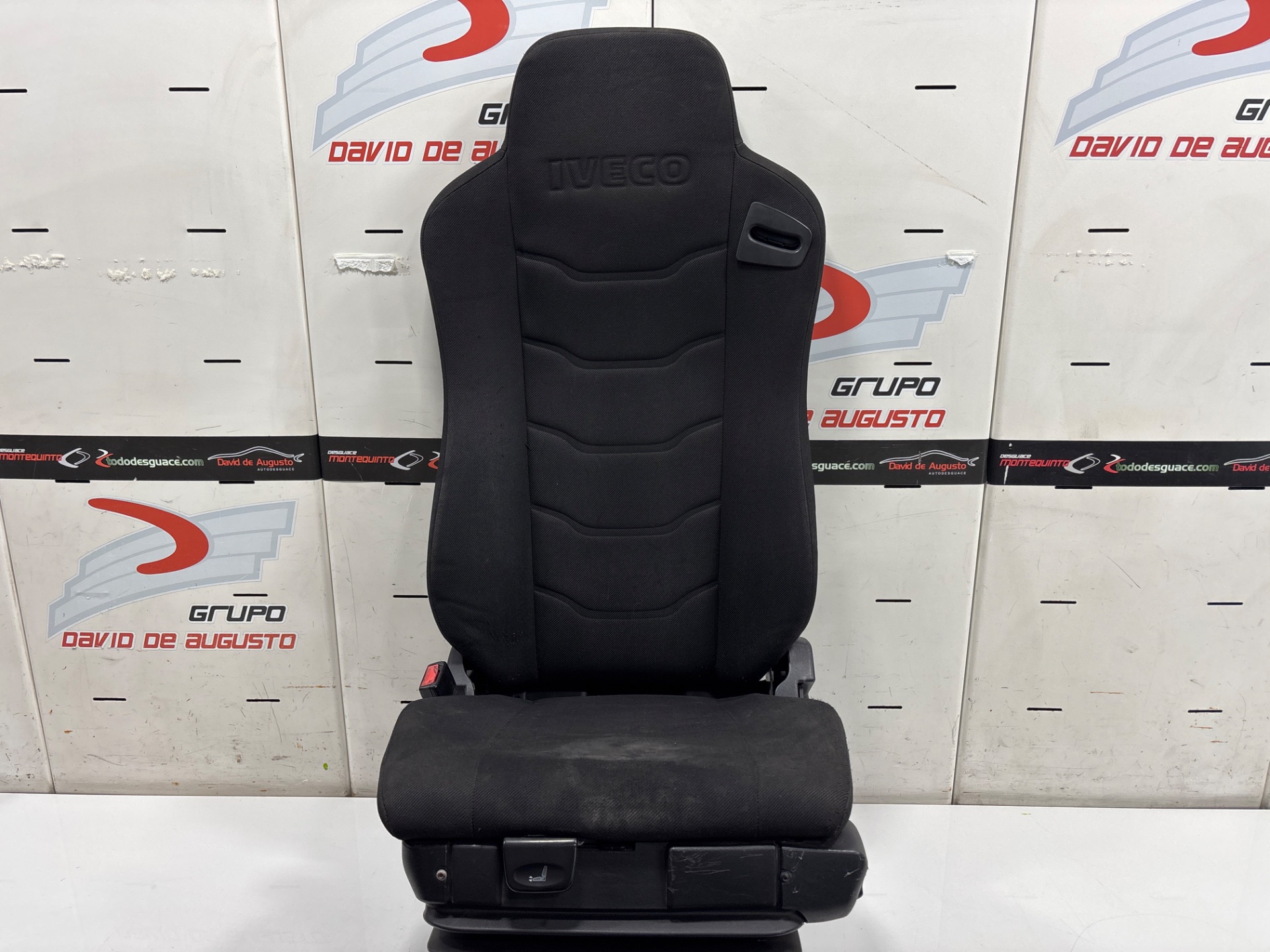 Asiento delantero izquierdo iveco eurocargo volquete 120 e 4x2 cabina dobl