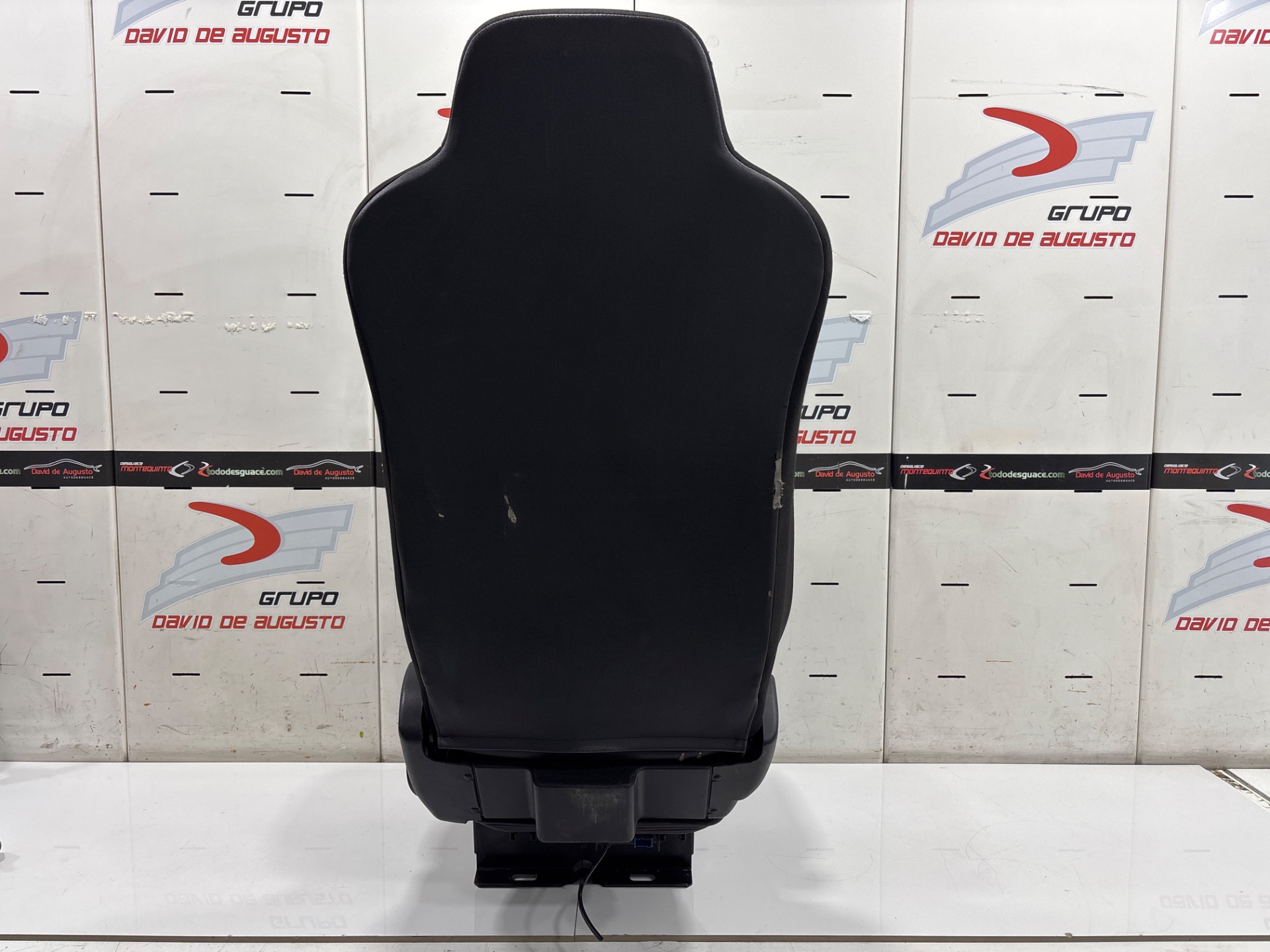 Asiento delantero izquierdo iveco eurocargo volquete 120 e 4x2 cabina dobl