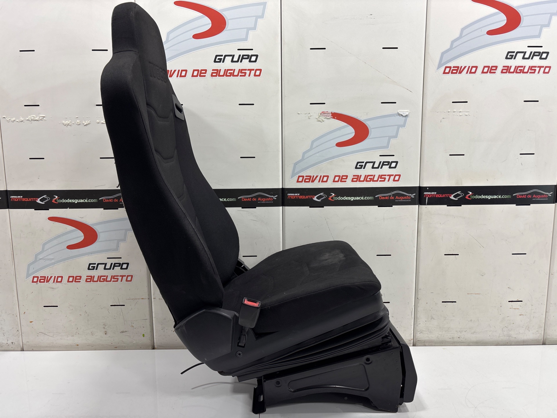 Asiento delantero izquierdo iveco eurocargo volquete 120 e 4x2 cabina dobl