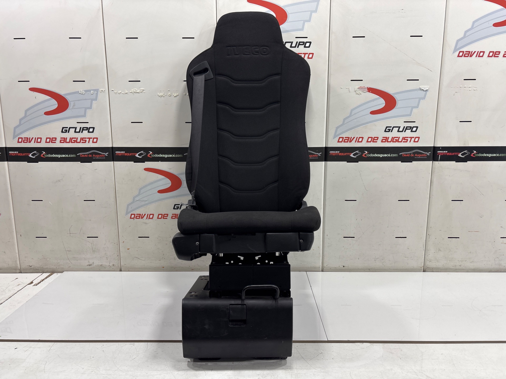 Asiento delantero derecho iveco eurocargo volquete 120 e 4x2 cabina dobl