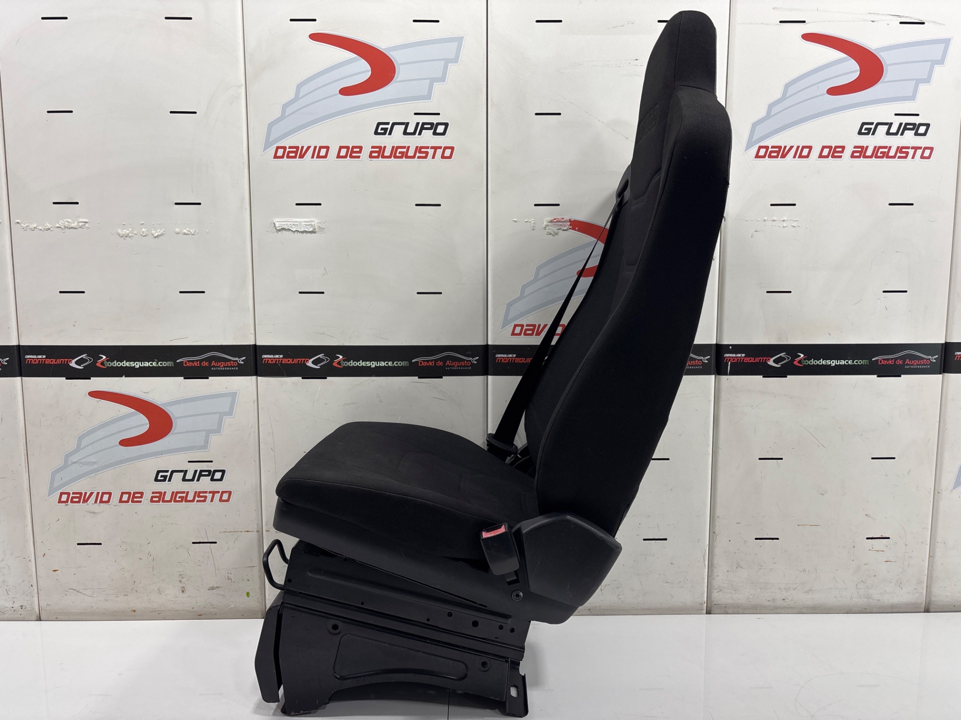 Asiento delantero derecho iveco eurocargo volquete 120 e 4x2 cabina dobl