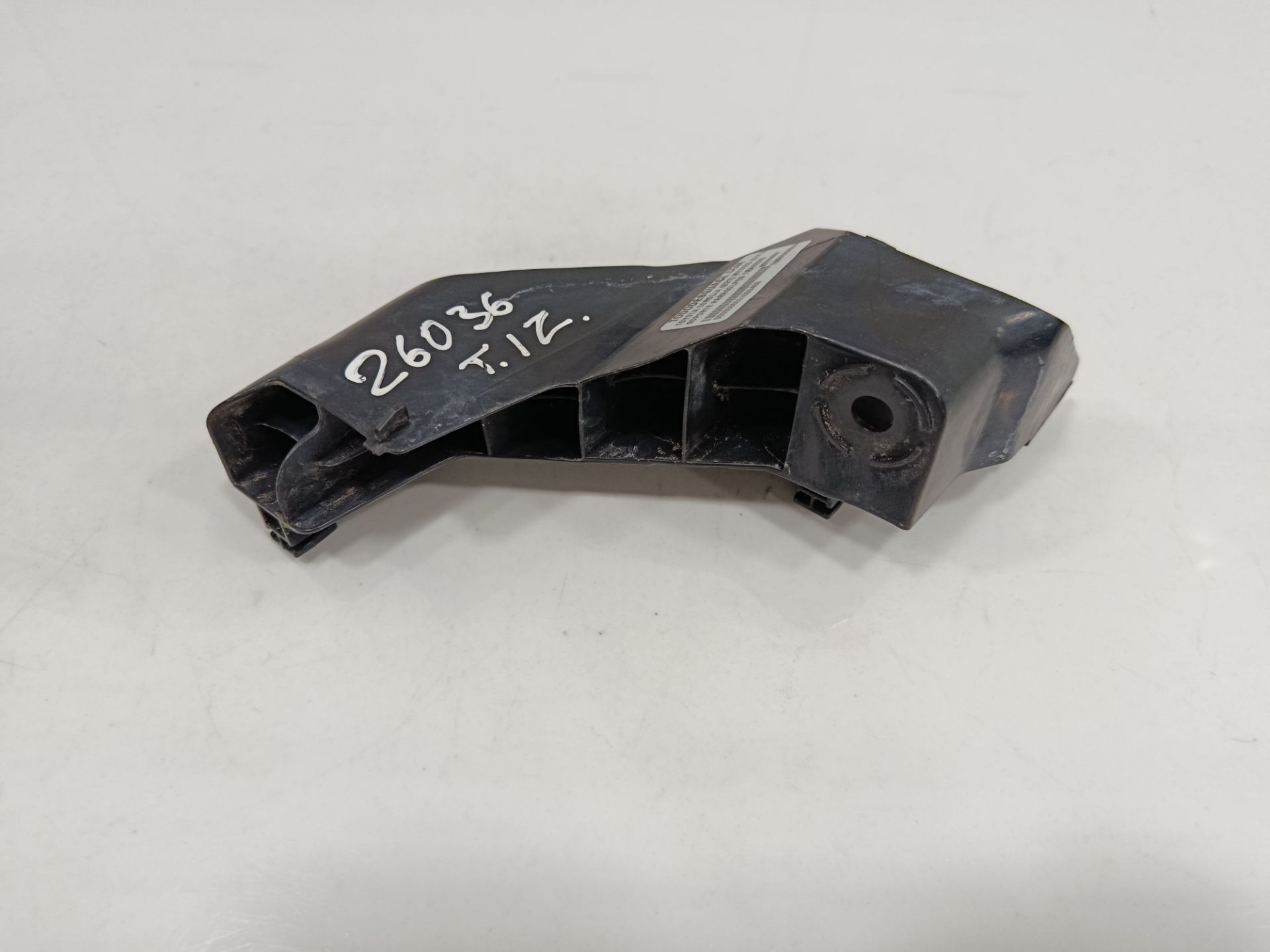 Soporte paragolpes trasero toyota corolla (e21) hybrid style