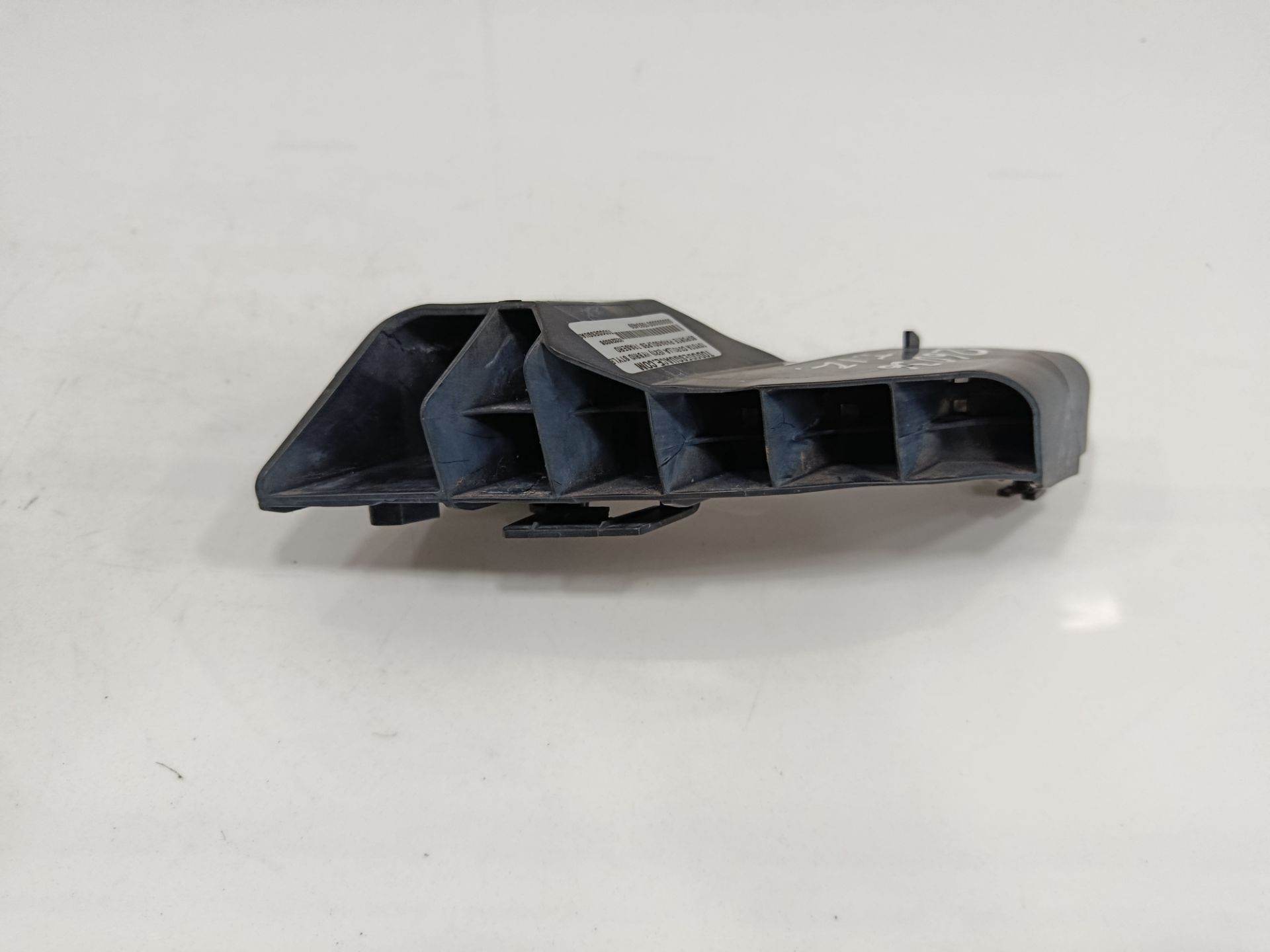 Soporte paragolpes trasero toyota corolla (e21) hybrid style