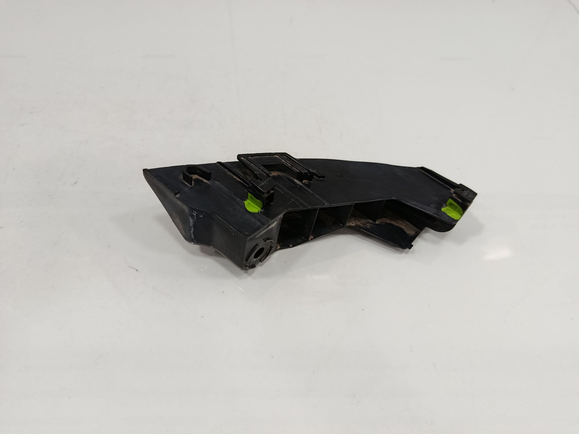 Soporte paragolpes trasero toyota corolla (e21) hybrid style