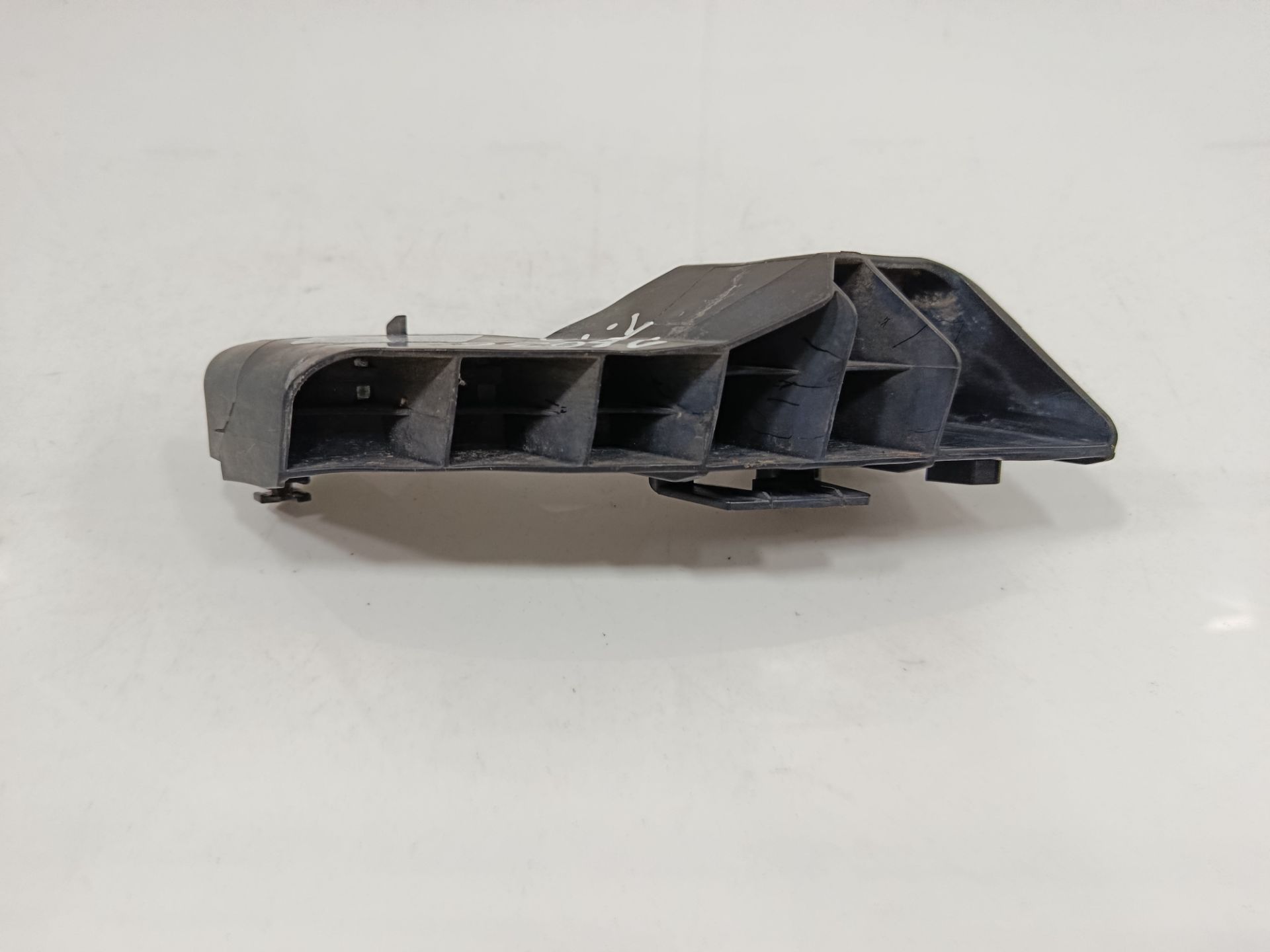 Soporte paragolpes trasero toyota corolla (e21) hybrid style