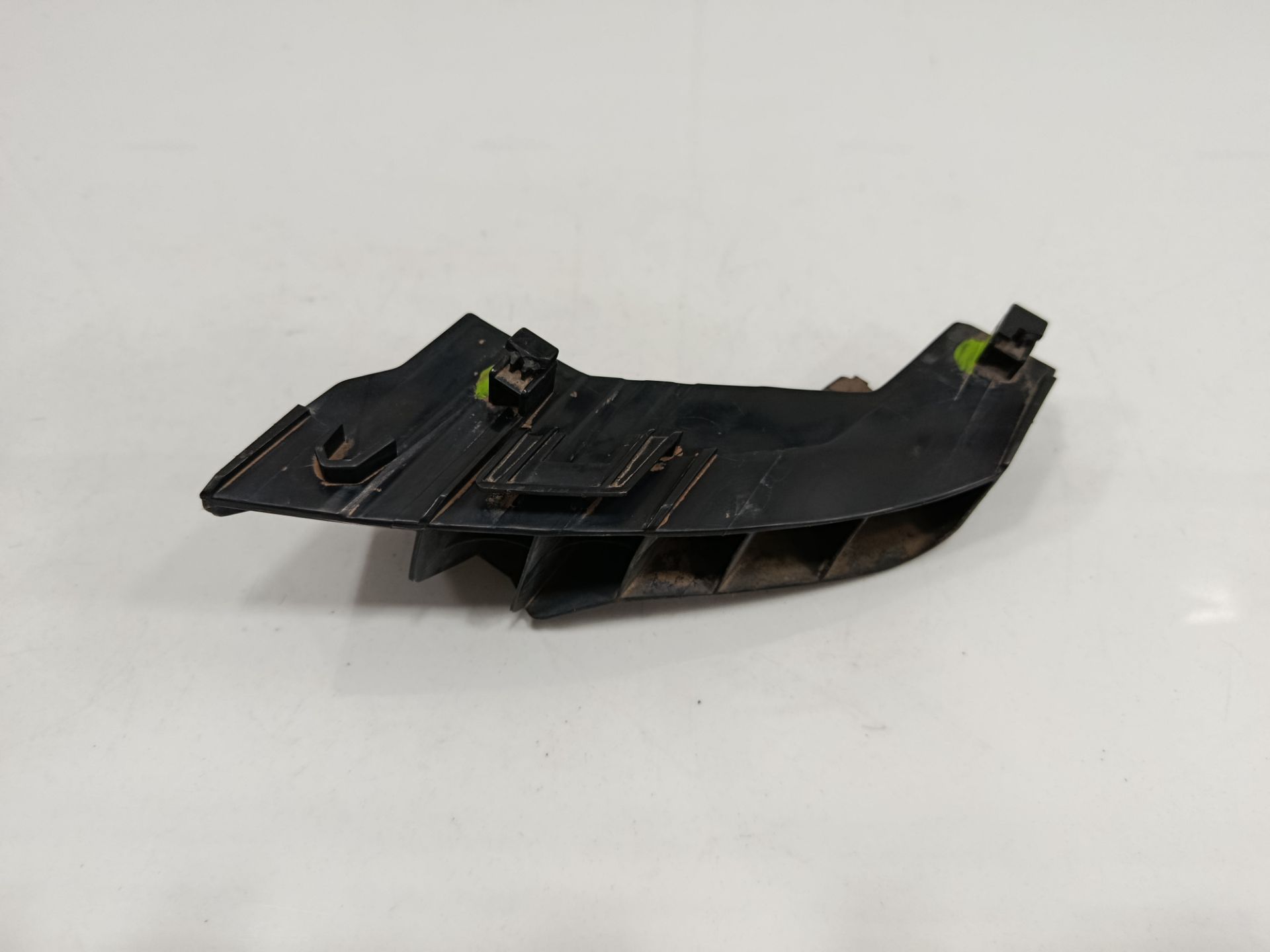 Soporte paragolpes trasero toyota corolla (e21) hybrid style
