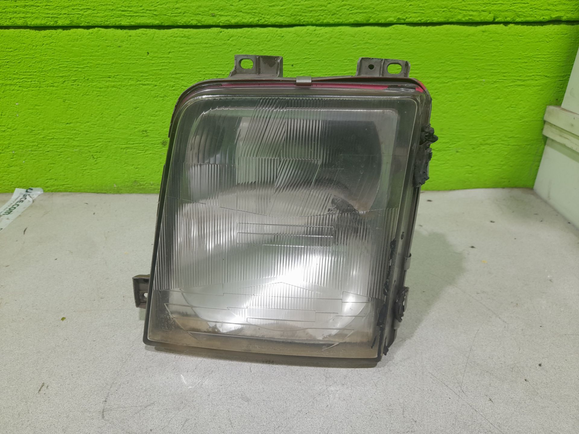 Faro izquierdo lt  46  caja cerrada